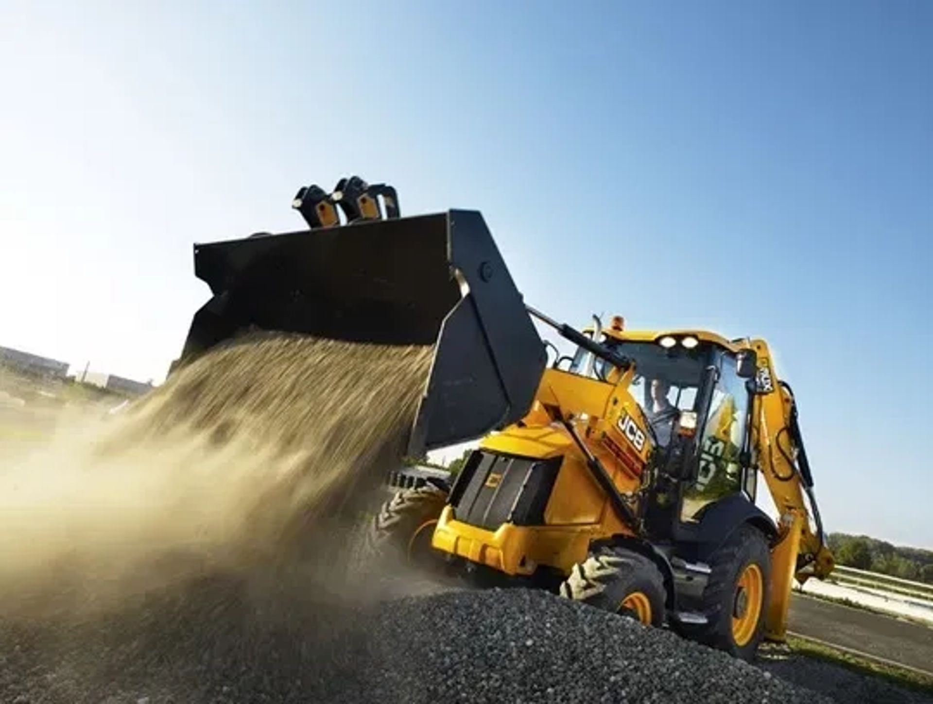 Послуги Екскаватора-Навантажувача JCB 3CX: Копання Траншей, Септиків та Планування Ділянок!
