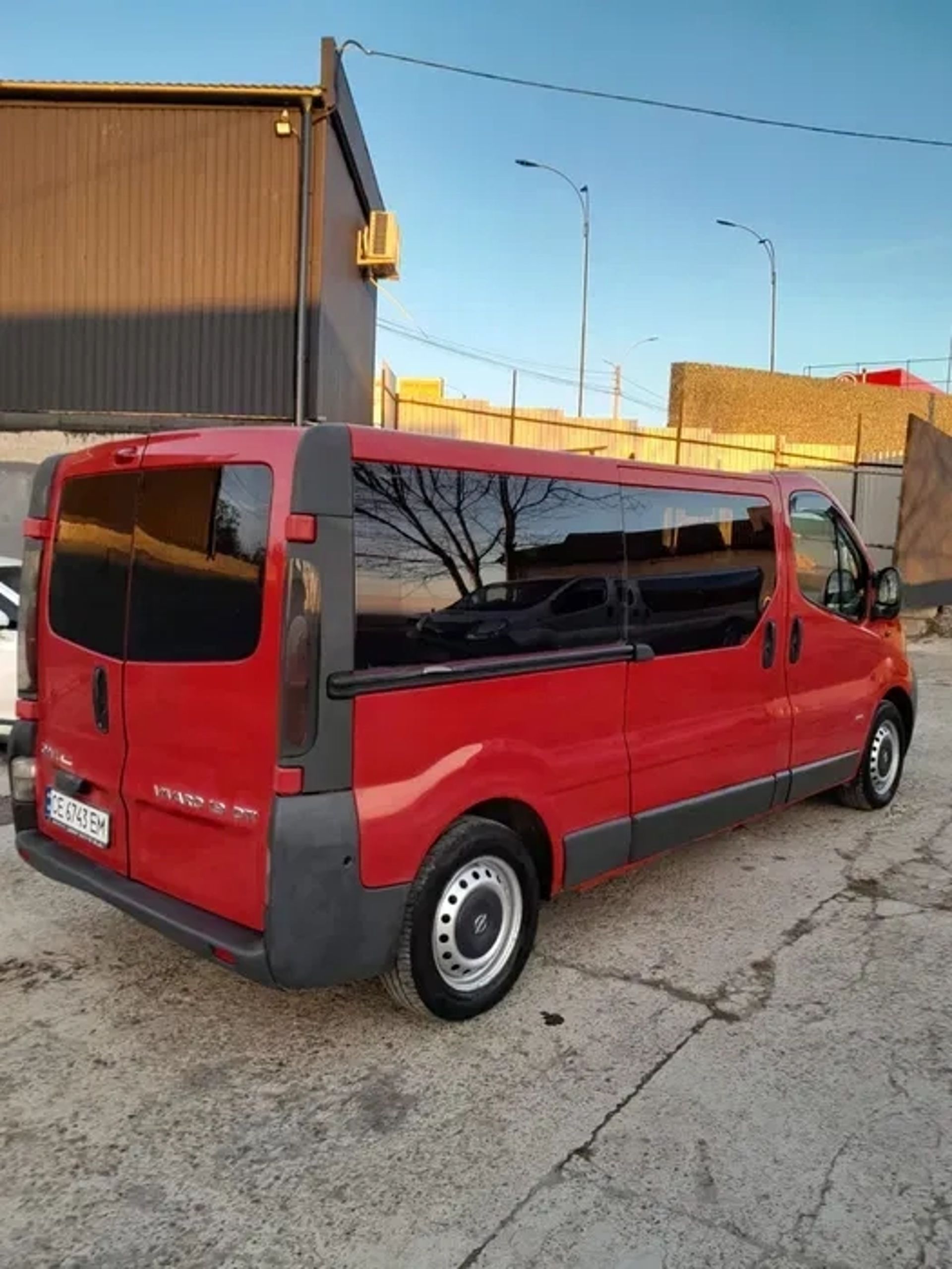 Бус Opel Vivaro