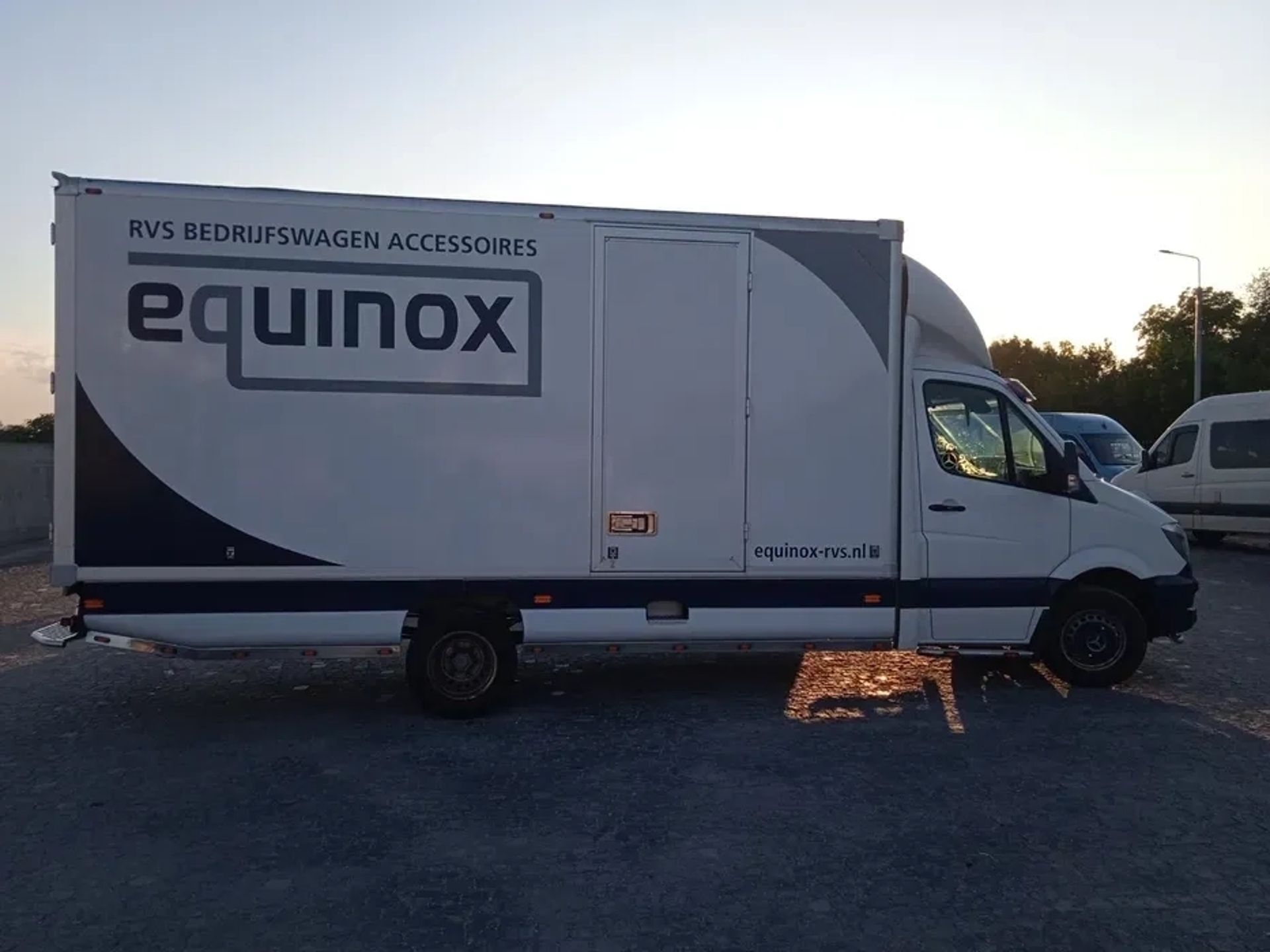 Mercedes Atego - Вантажні перевезення, гідроборт