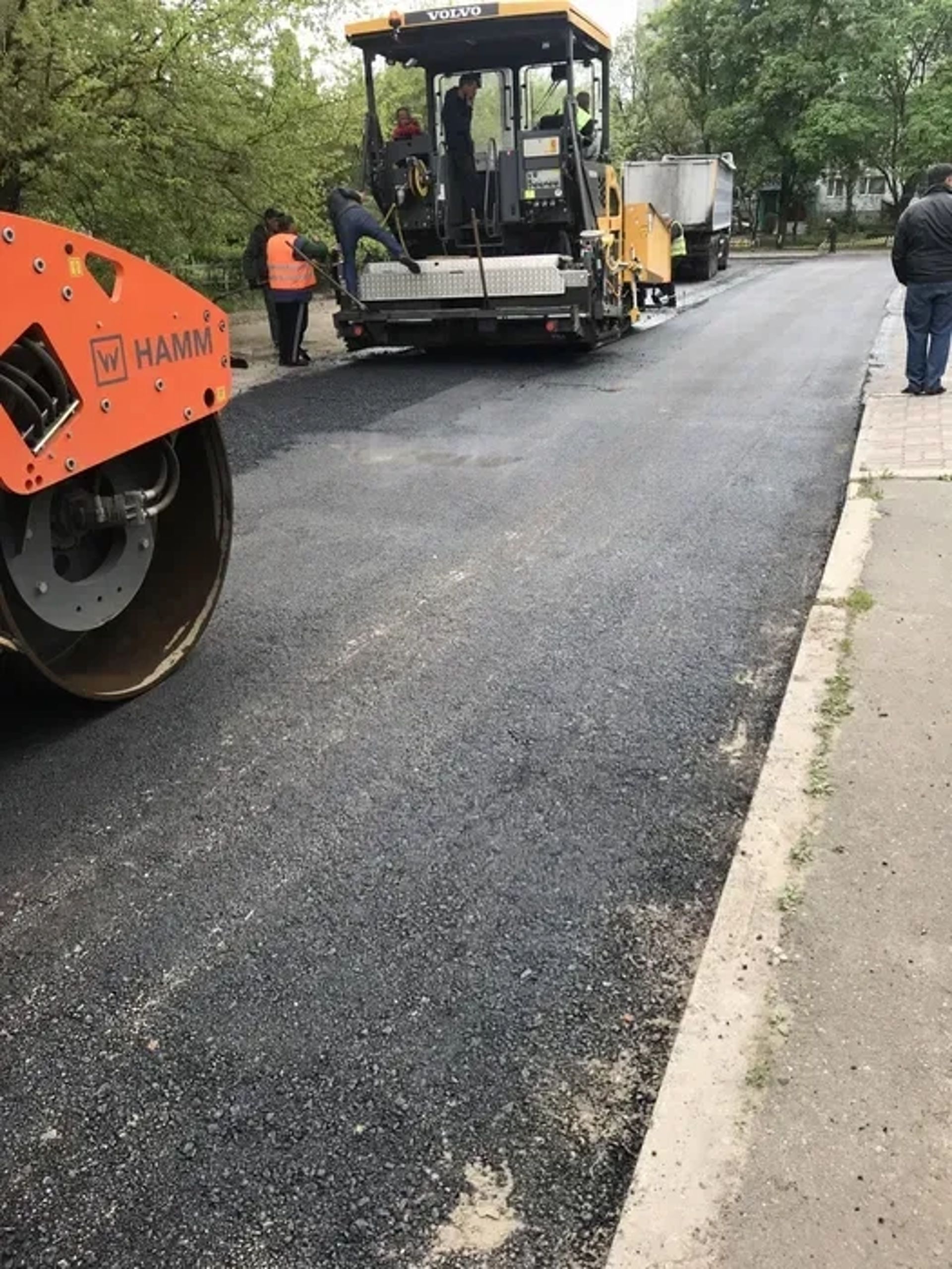Асфальтування доріг , площадок , стоянок
