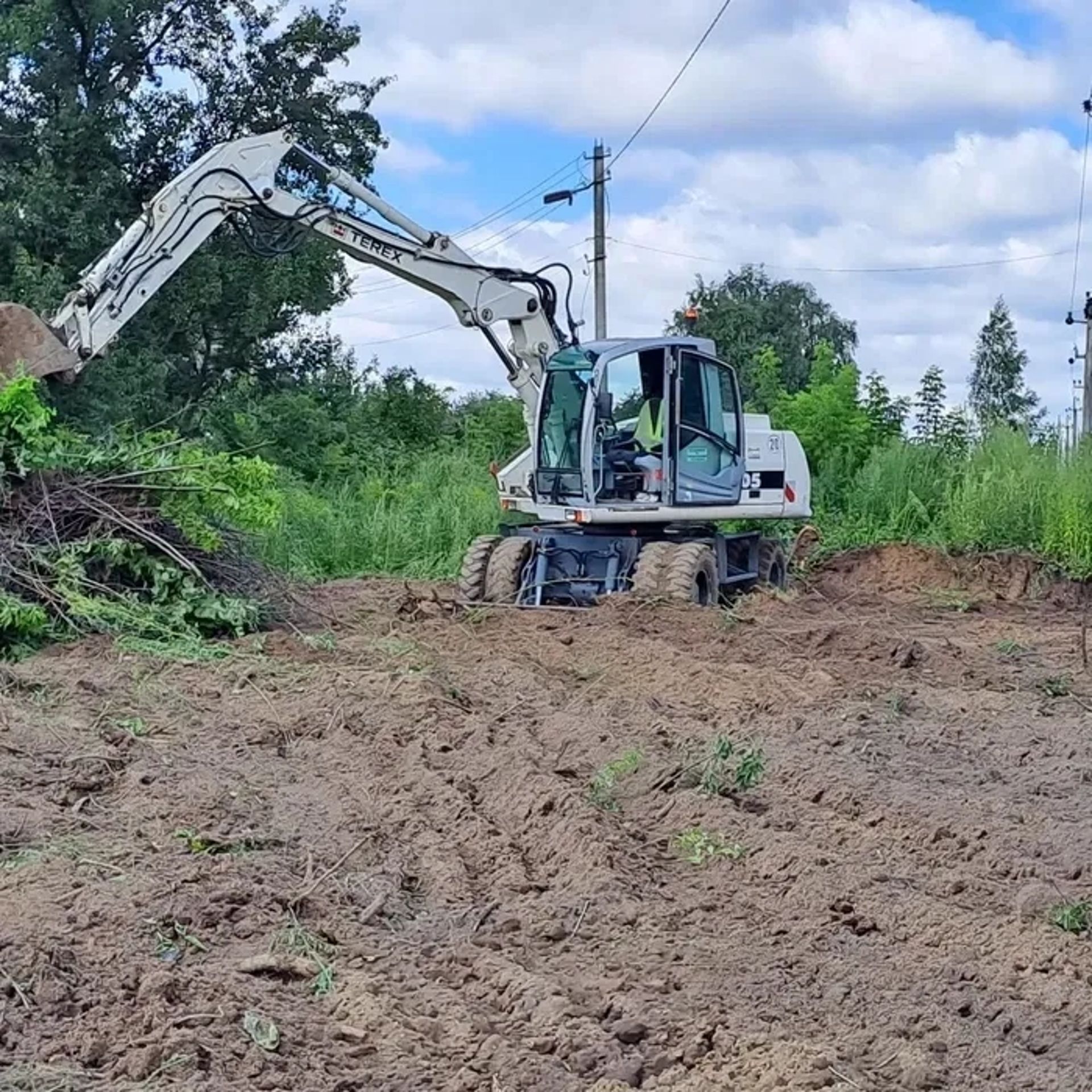 Екскаватор повноповоротний Terex TW130