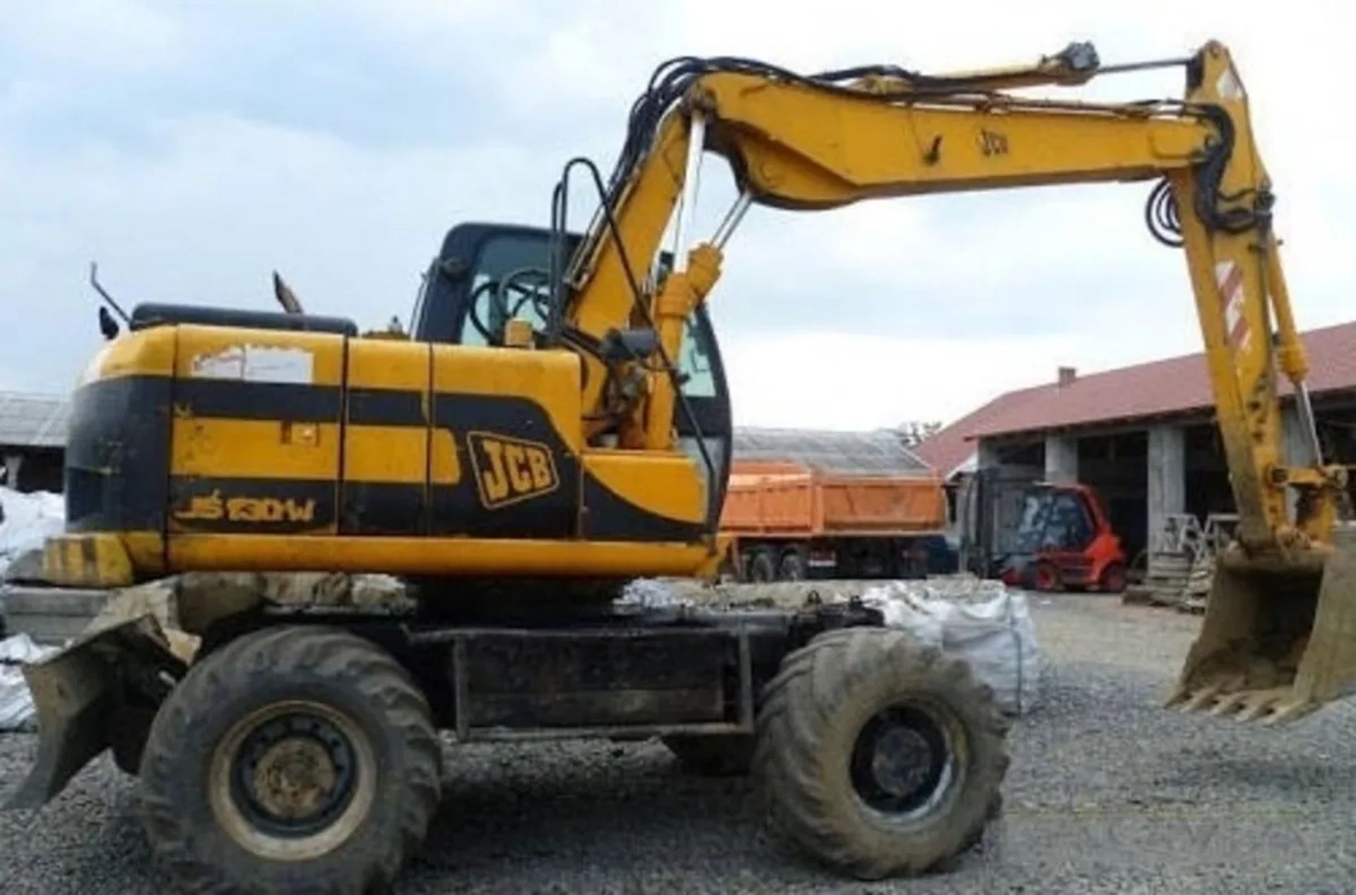 Колісний екскаватор JCB JS130W