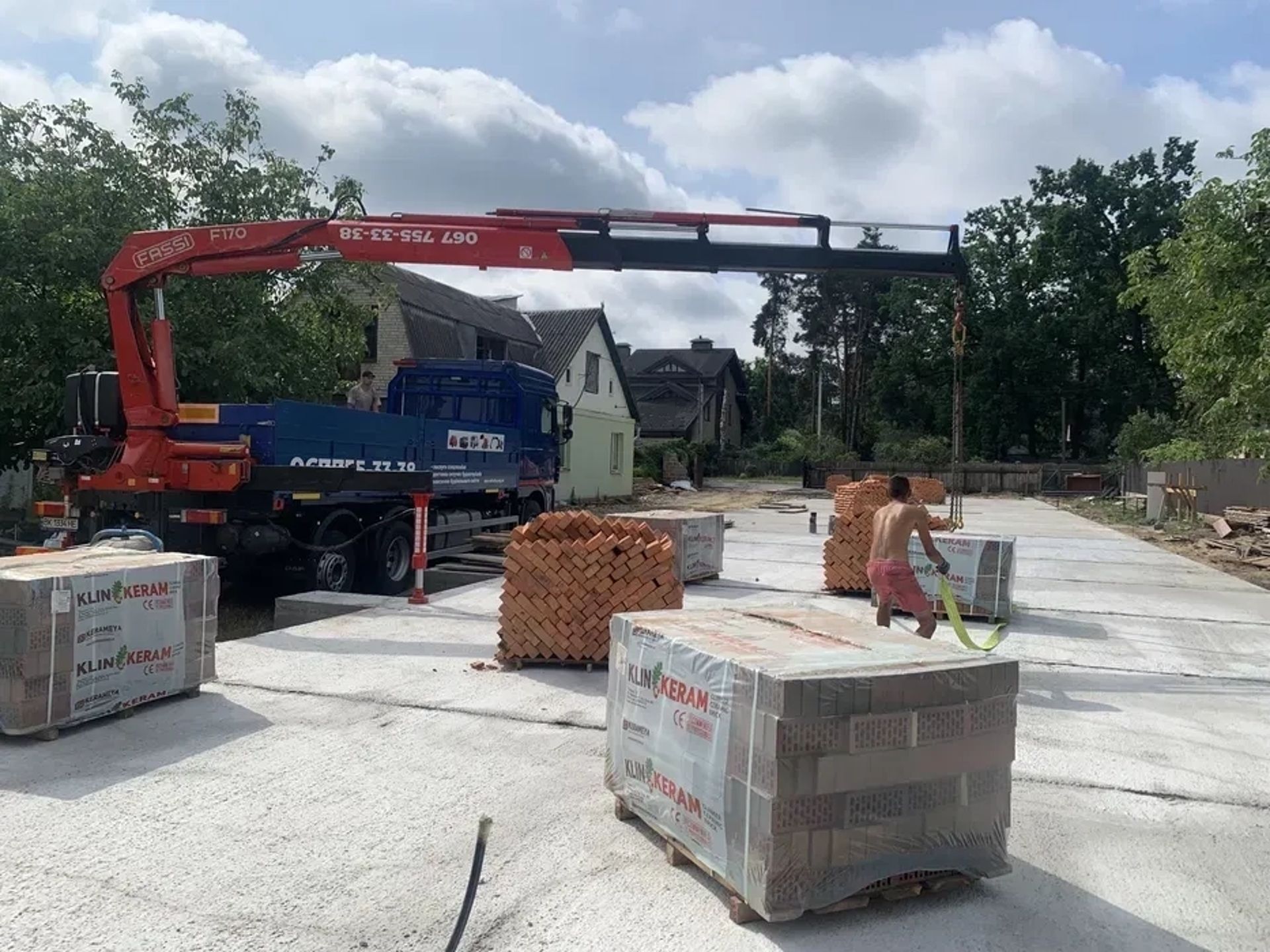 Кран-маніпулятор Fassi на вантажному шасі DAF