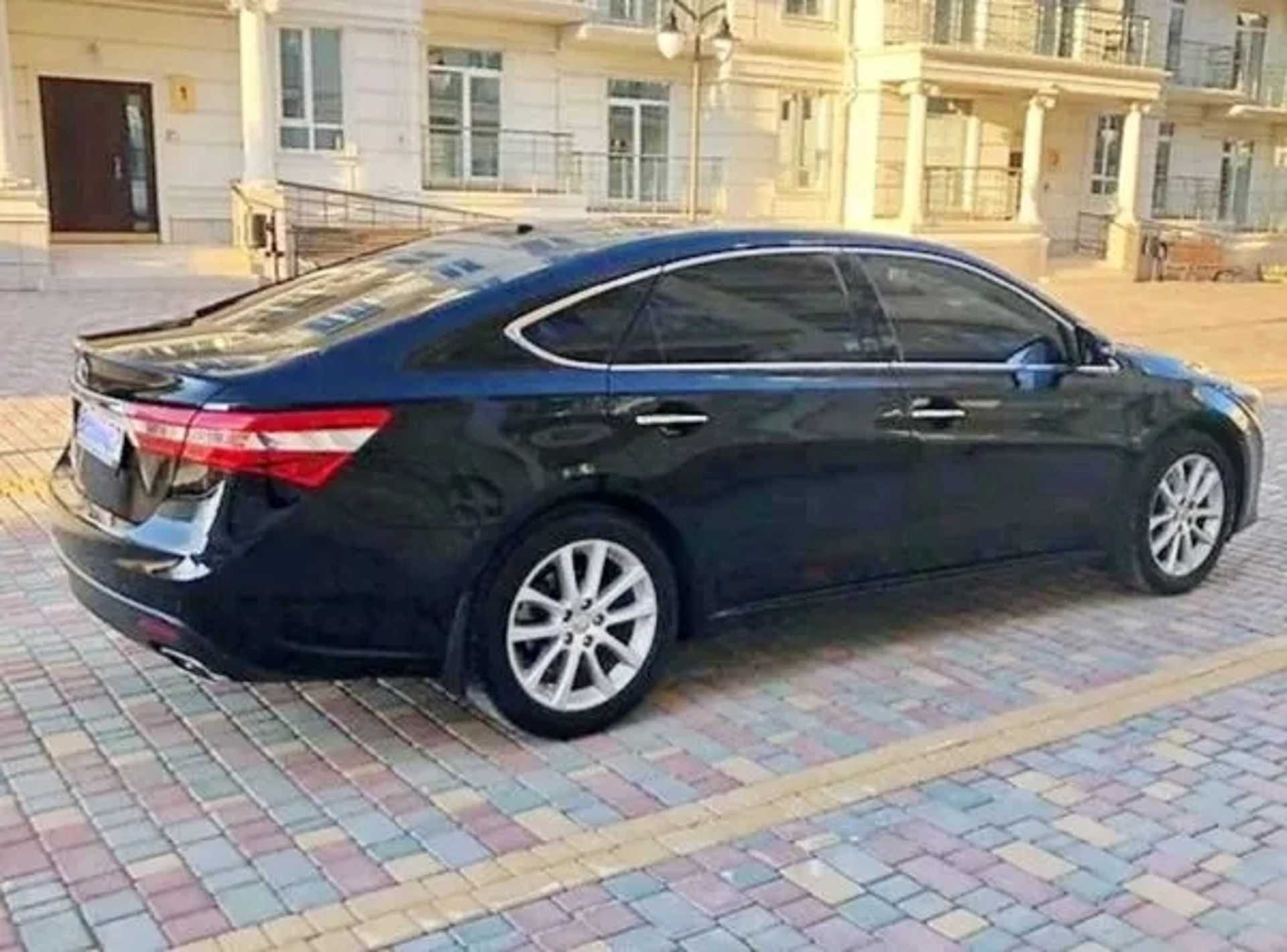359 Toyota Avalon чорний на весілля
