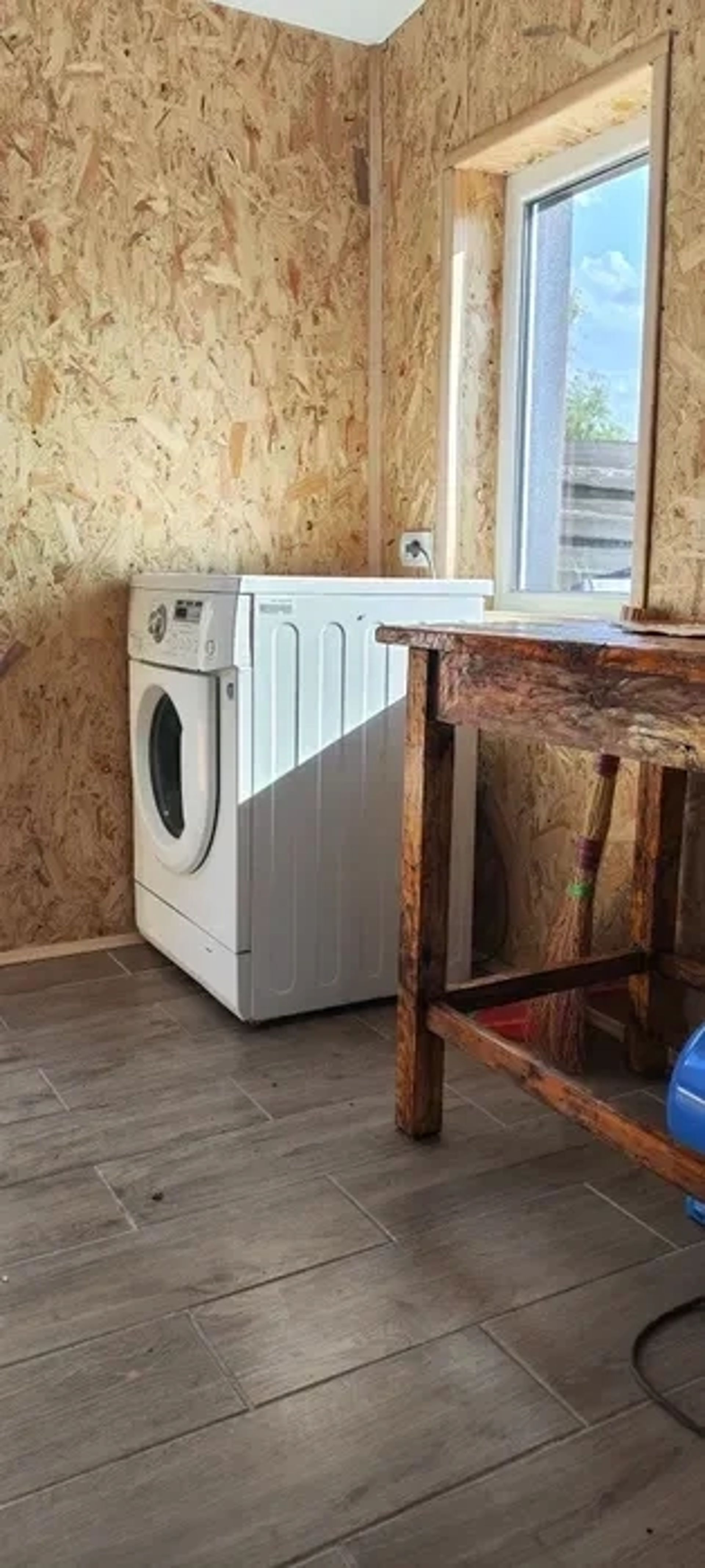 Будинок і біля озера та річки Кодима