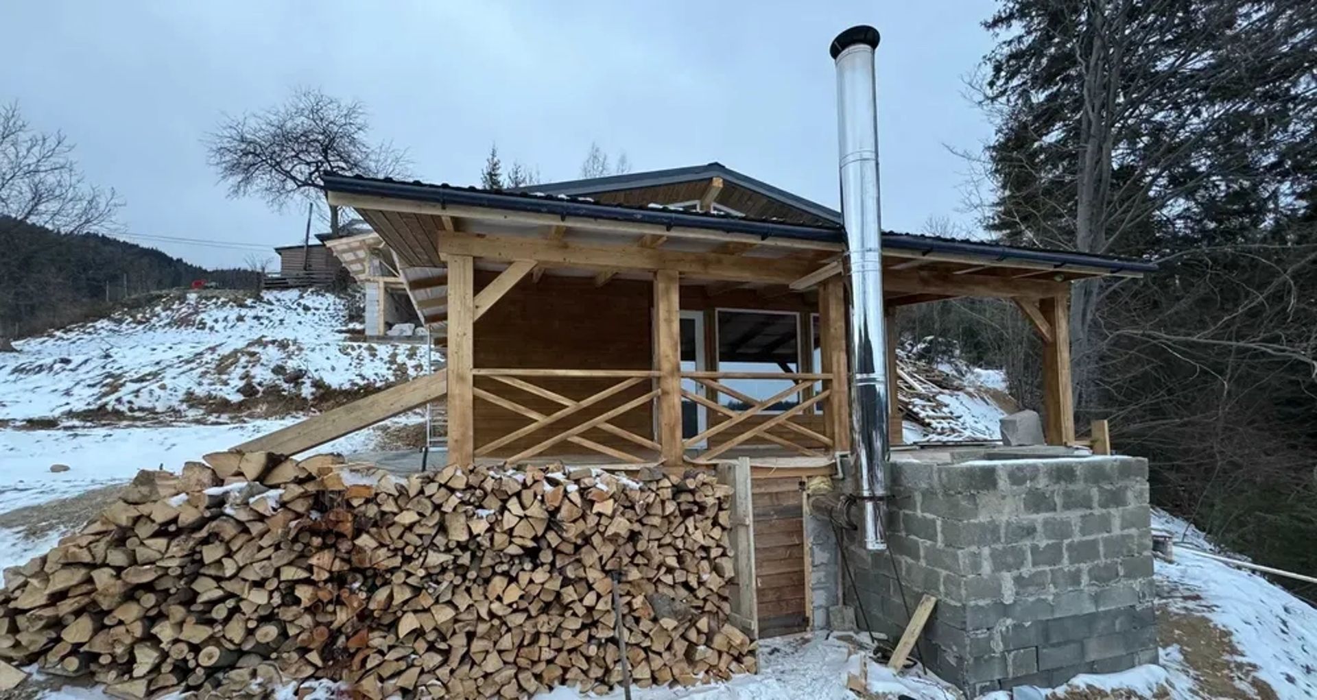 Чан в Карпатах на Дровах (З Видом на Гори)
