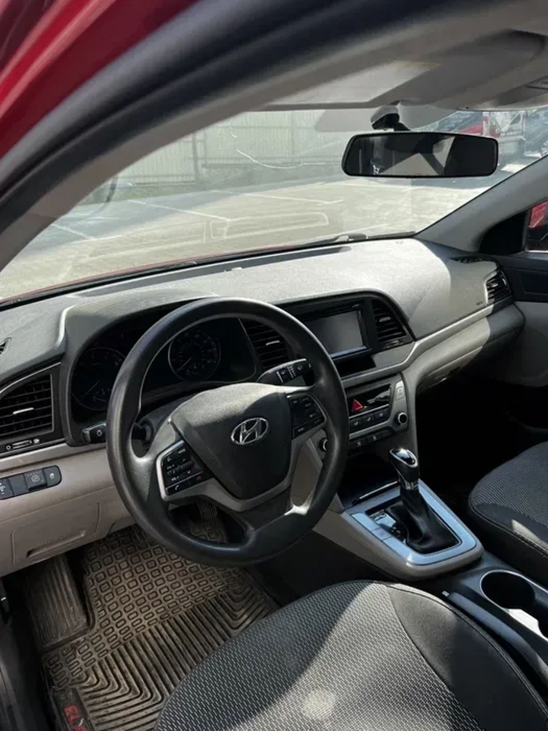 Авто Hyundai Elantra 2017 — економічний газ/бензин