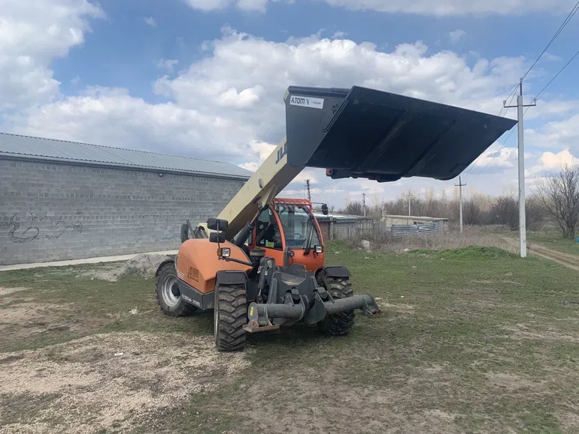 JLG 3513 PS — універсальний телескопічний навантажувач