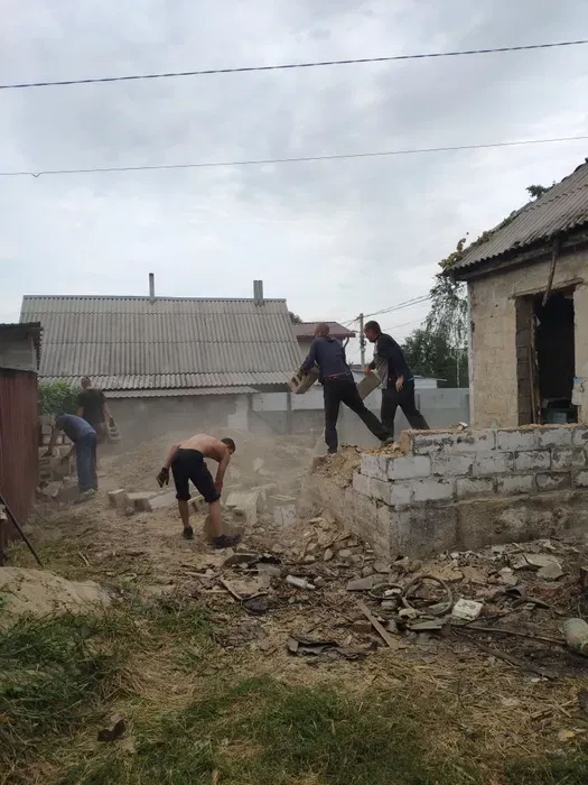 Демонтаж будинків, сараїв, квартир, вивіз сміття, земляні роботи, прибирання