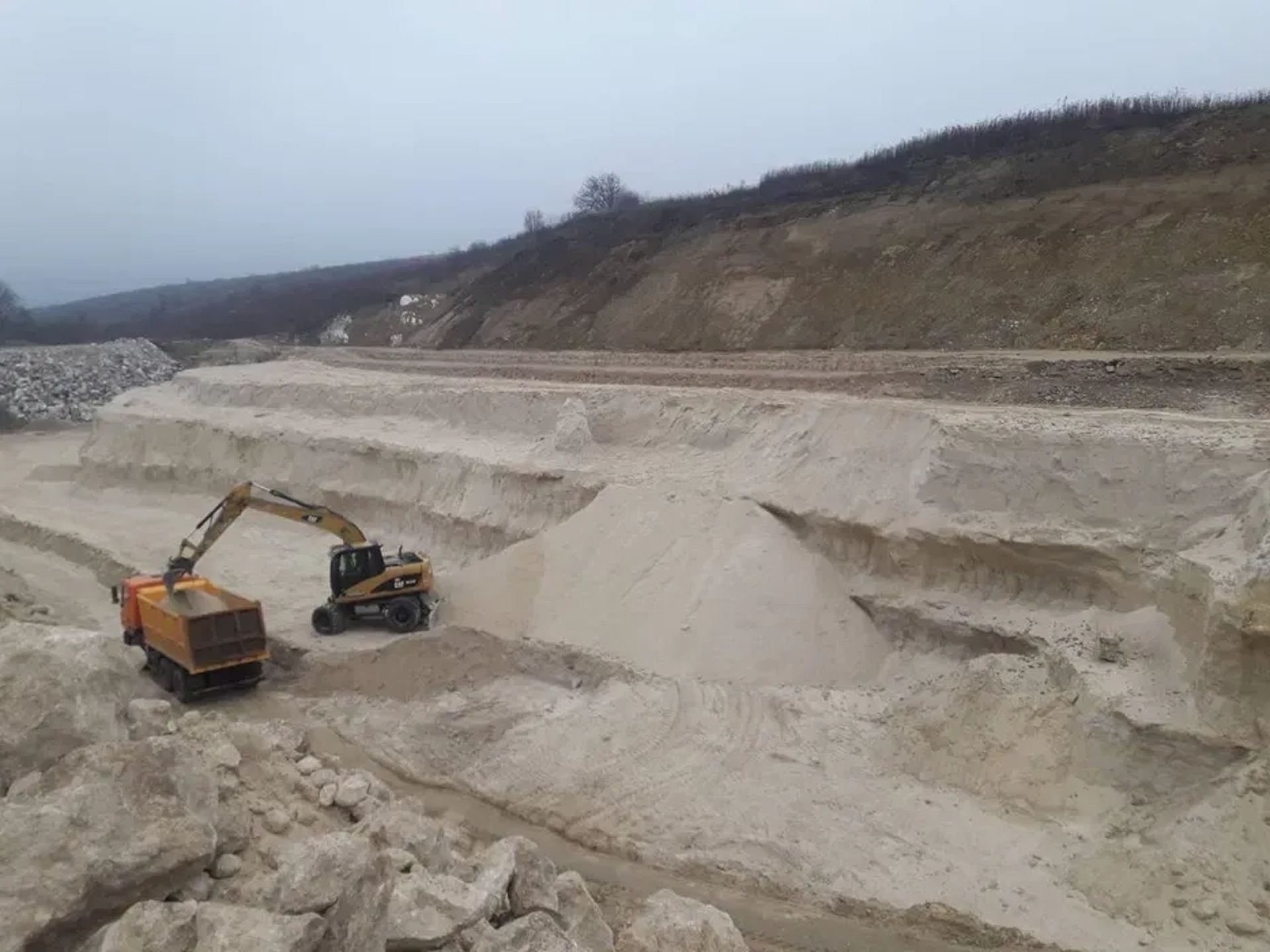 Кар'єр піщаний. Кварцовий пісок . Камень піщаник . Готовий бізнес