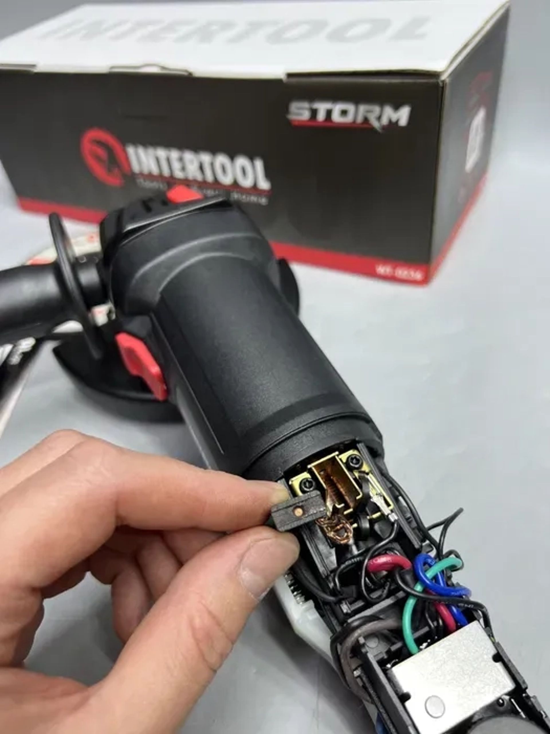 Болгарка INTERTOOL WT-0236 1400 Вт Константна електроніка