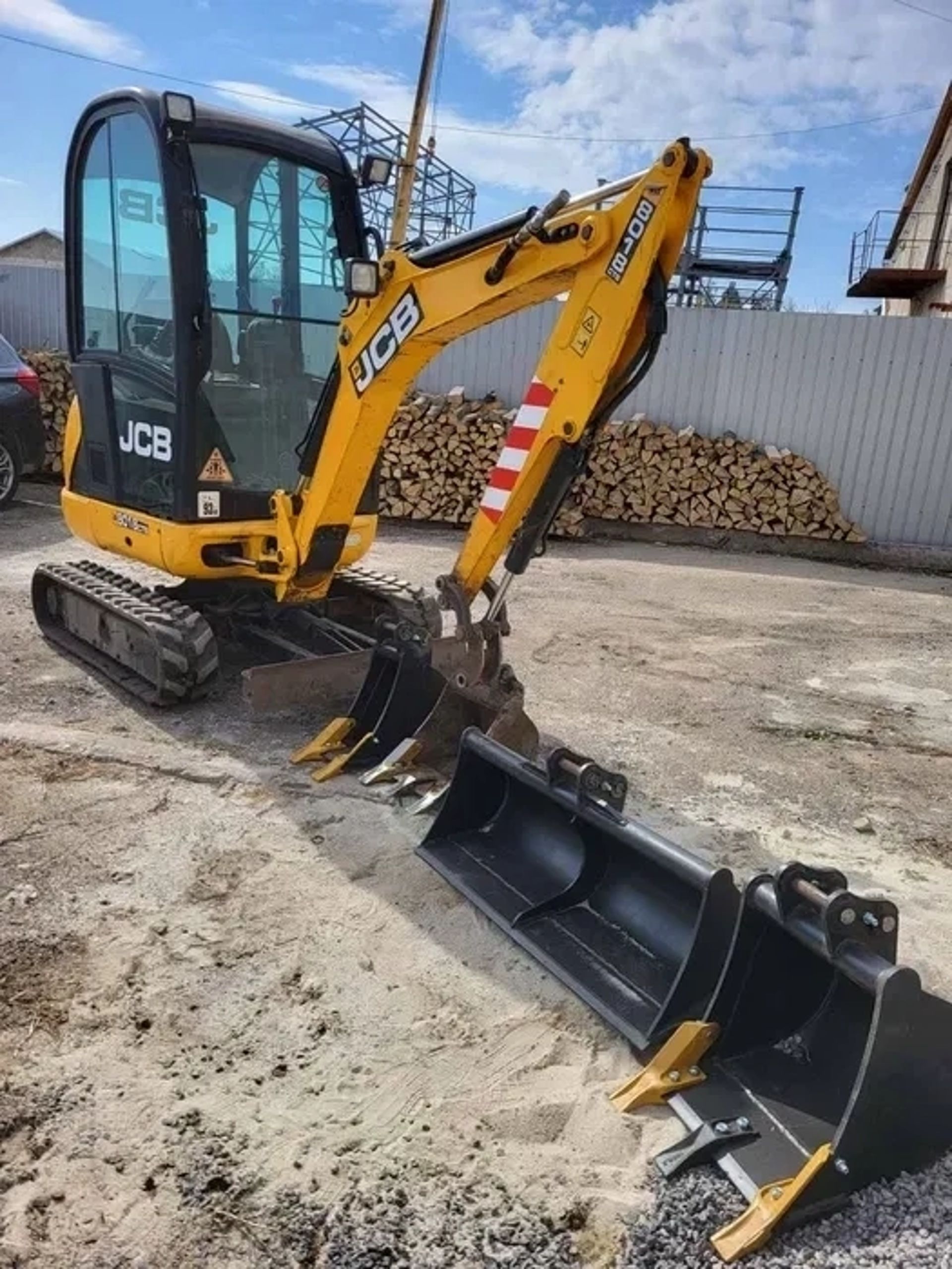 Гусеничний міні-екскаватор марки JCB 8018 CTS