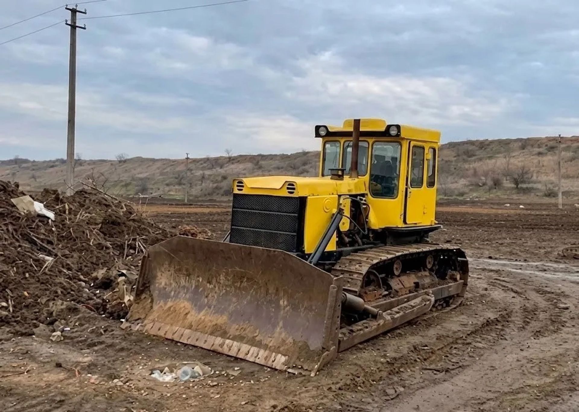 Гусеничний бульдозер Т-170 для планування ґрунтів