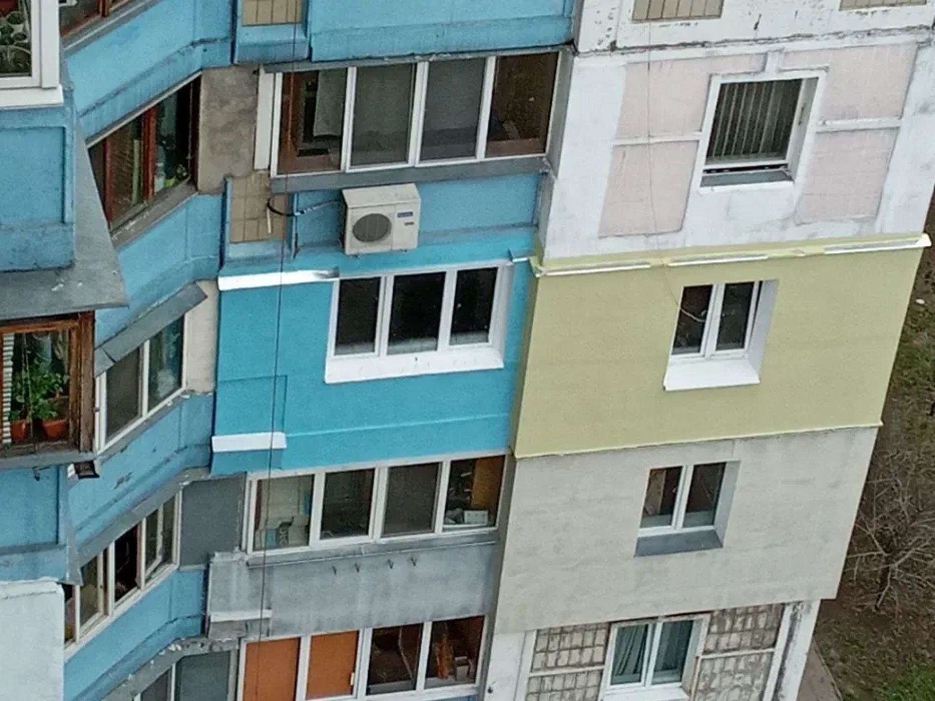 Утеплення фасадів квартир балконів будинків верхолазні роботи маляра