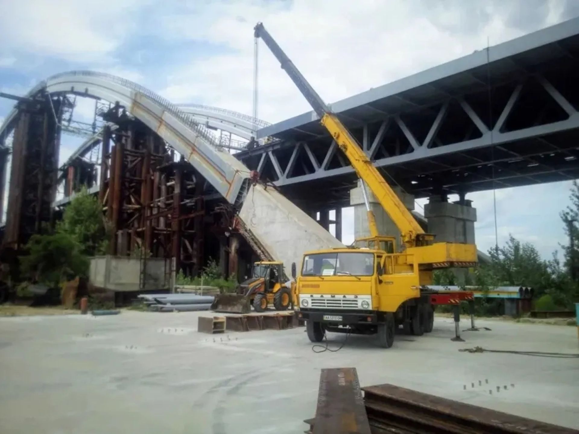 Автокран вантажопідйомністю 20 тонн на шасі КАМАЗ