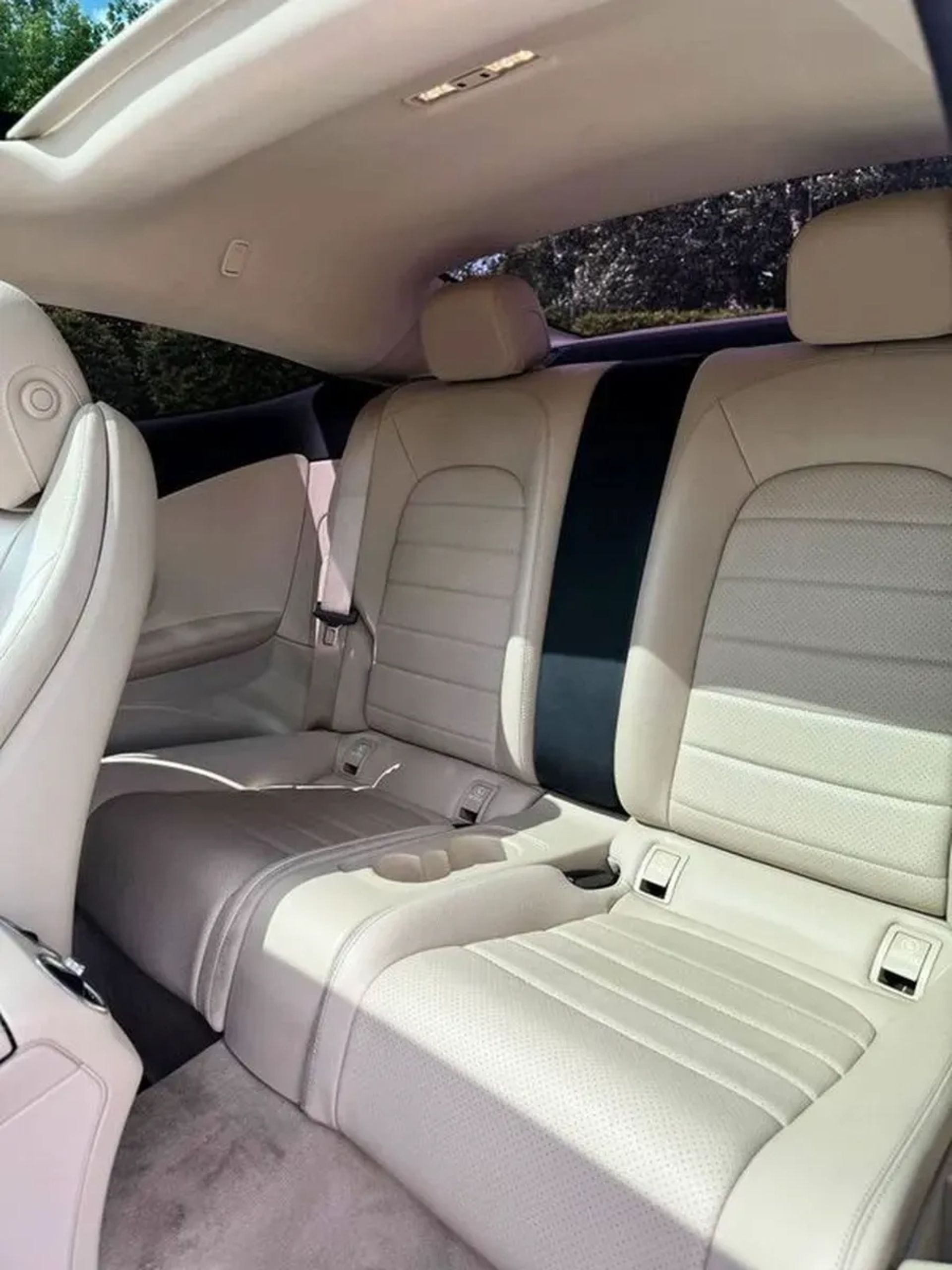 163 Mercedes-Benz C Coupe — з водієм та без водія