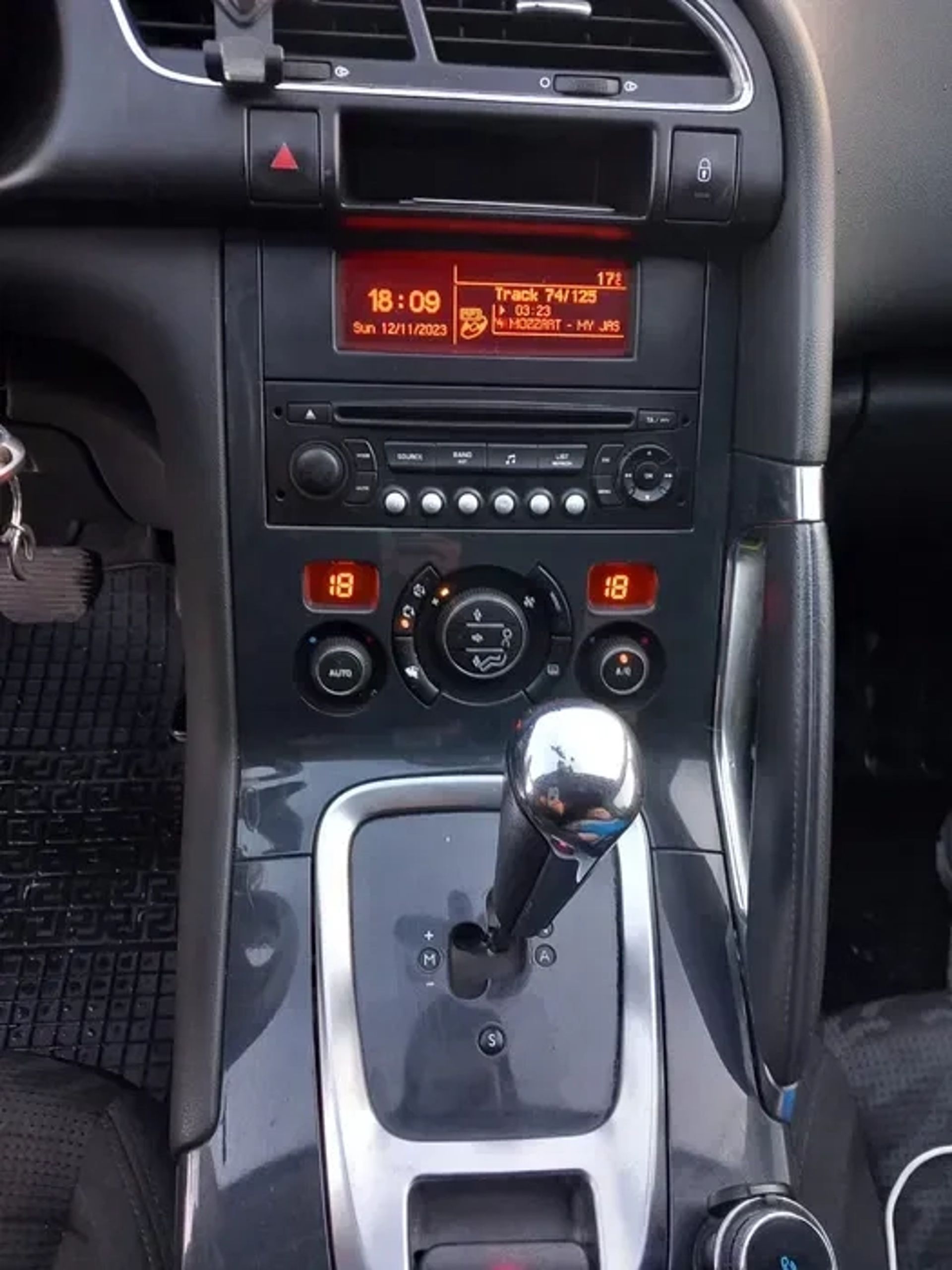 Автомобіль Peugeot Автомат