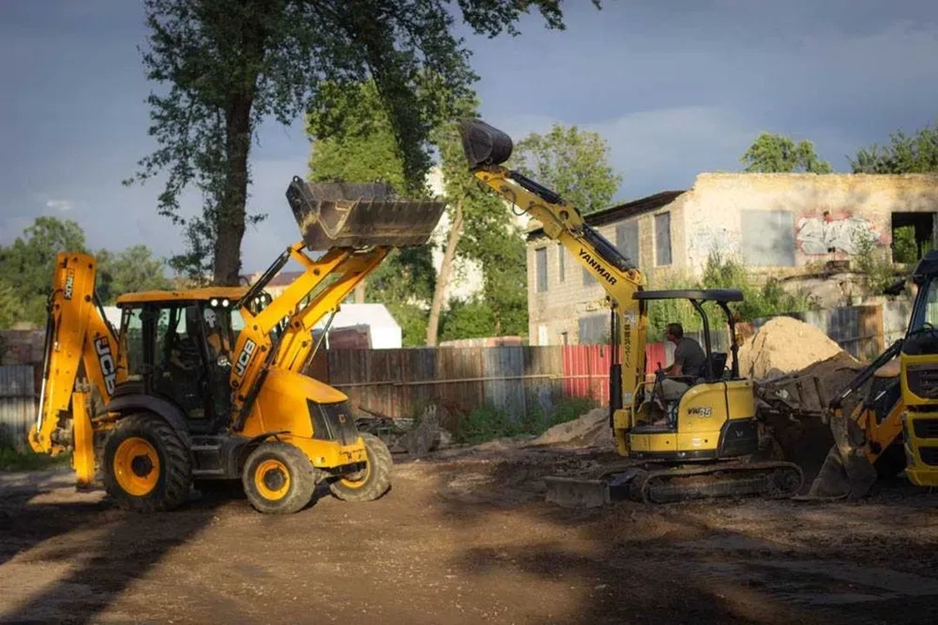 Гусеничний міні-екскаватор YanmaR ViO35