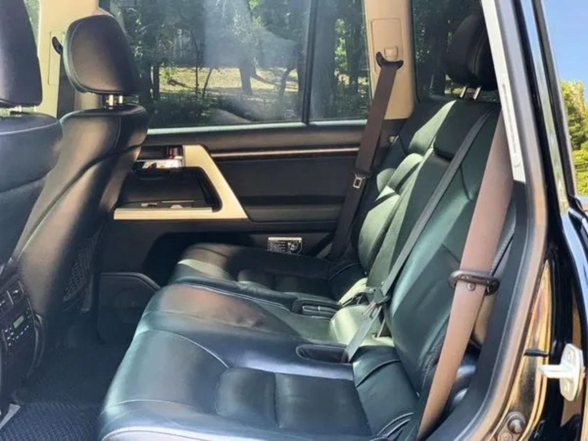 254 Позашляховик Toyota Land Cruiser 200 без водія