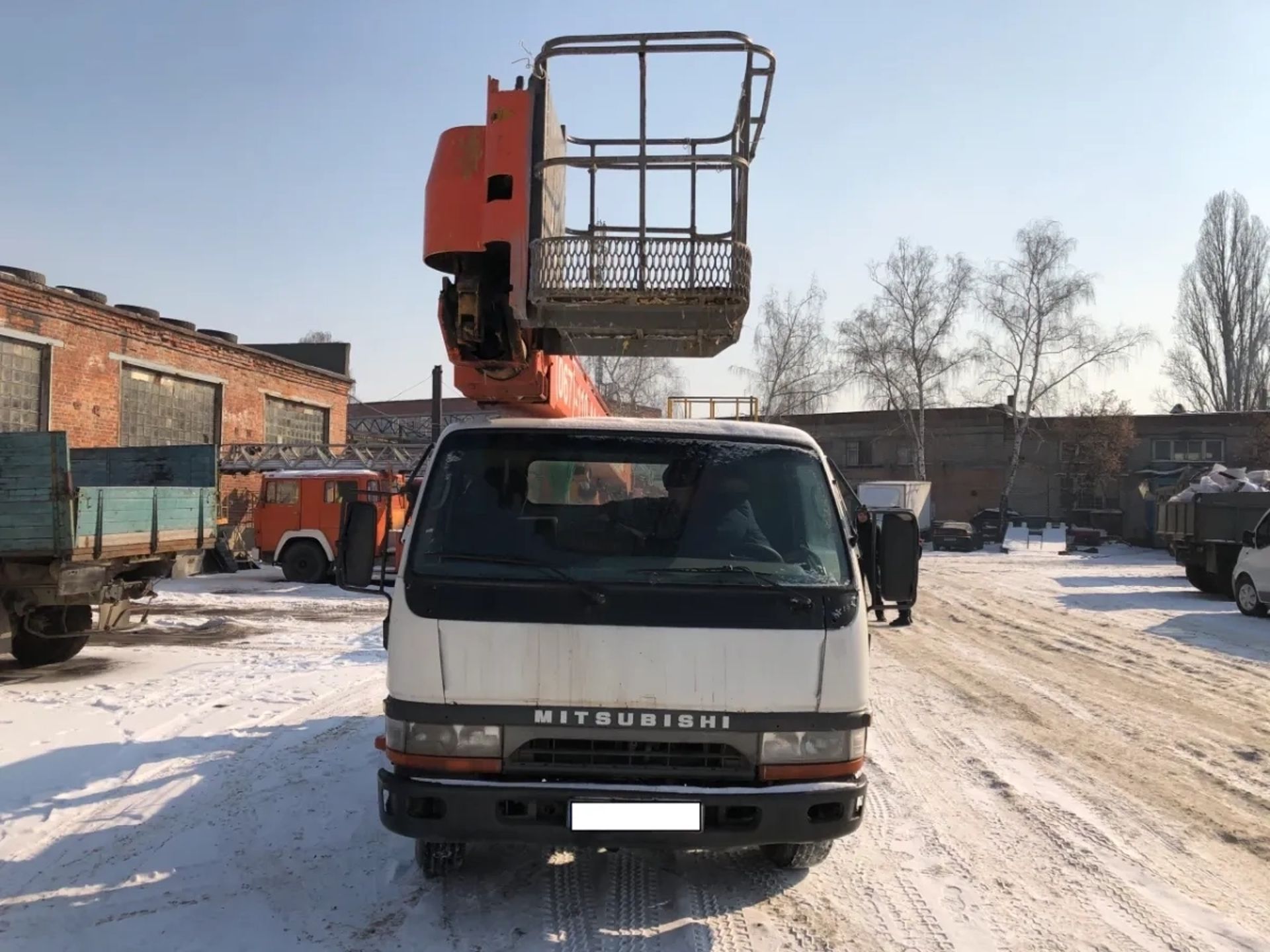 Автовишка на базі Mitsubishi Fuso Canter 15м