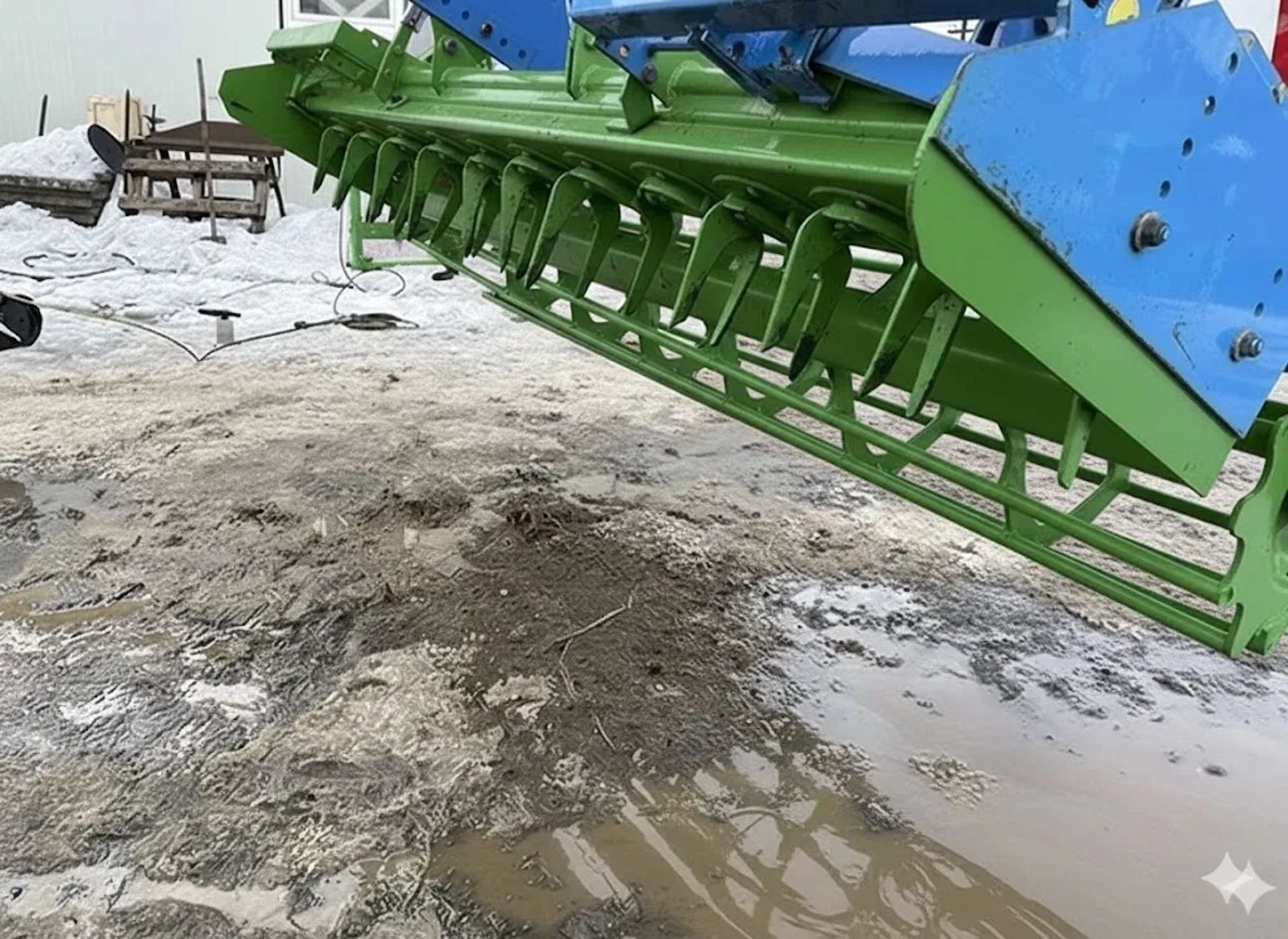 Ротаційна борона LEMKEN Zirkon у робочому стані