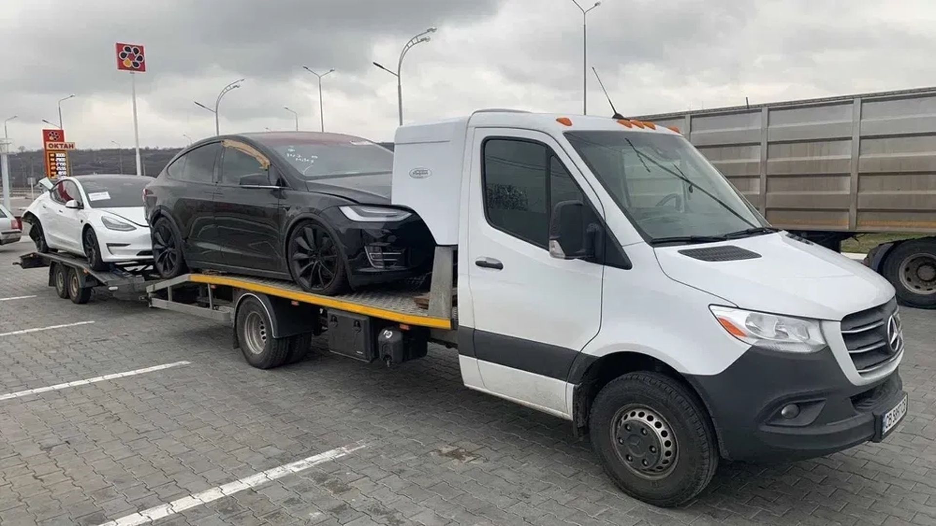 Евакуатор на базі Mercedes-Benz Sprinter W907