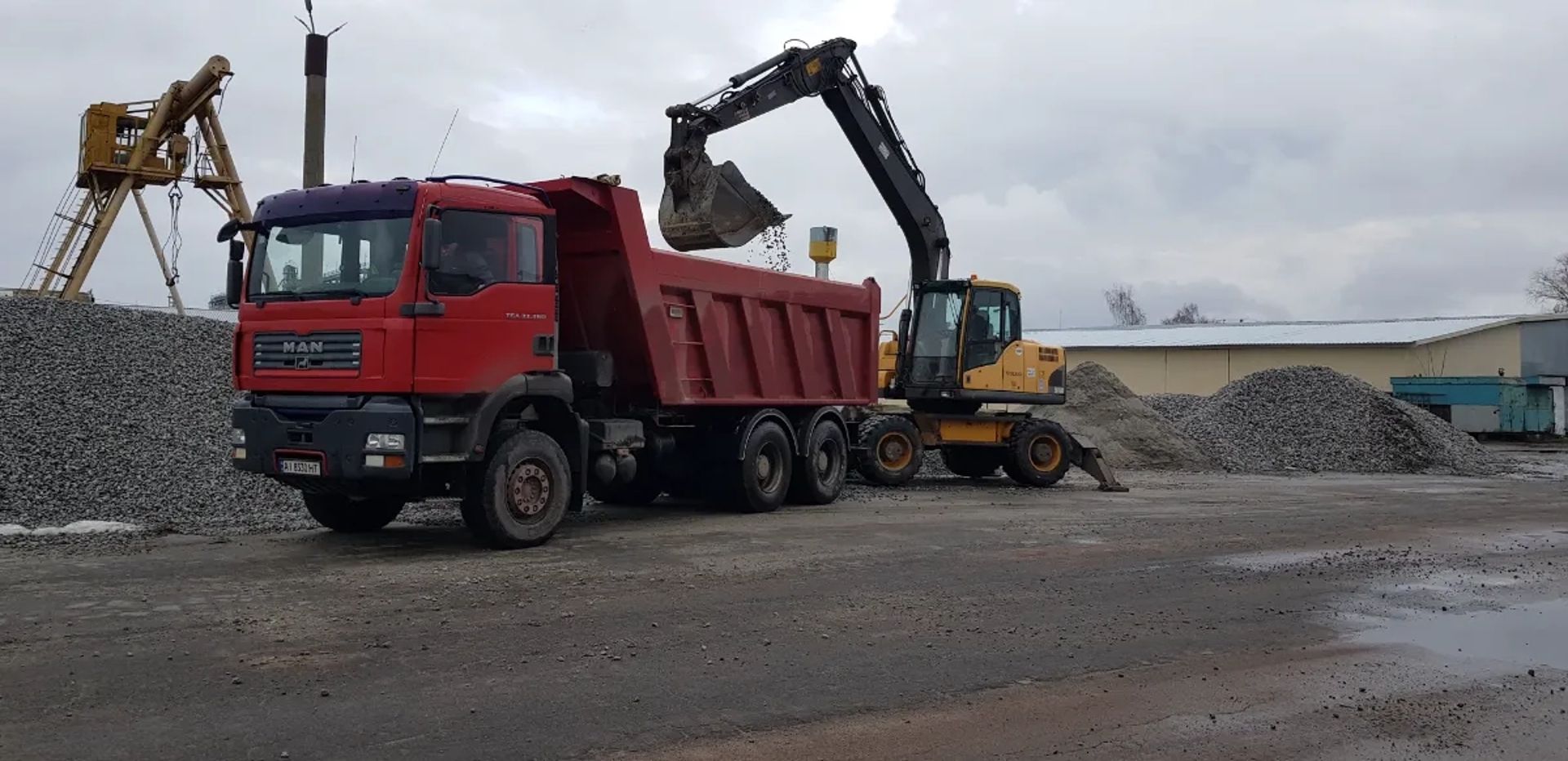 Послуги автомобіля MAN, модель TGA 33.360BB, тип самоскид-с