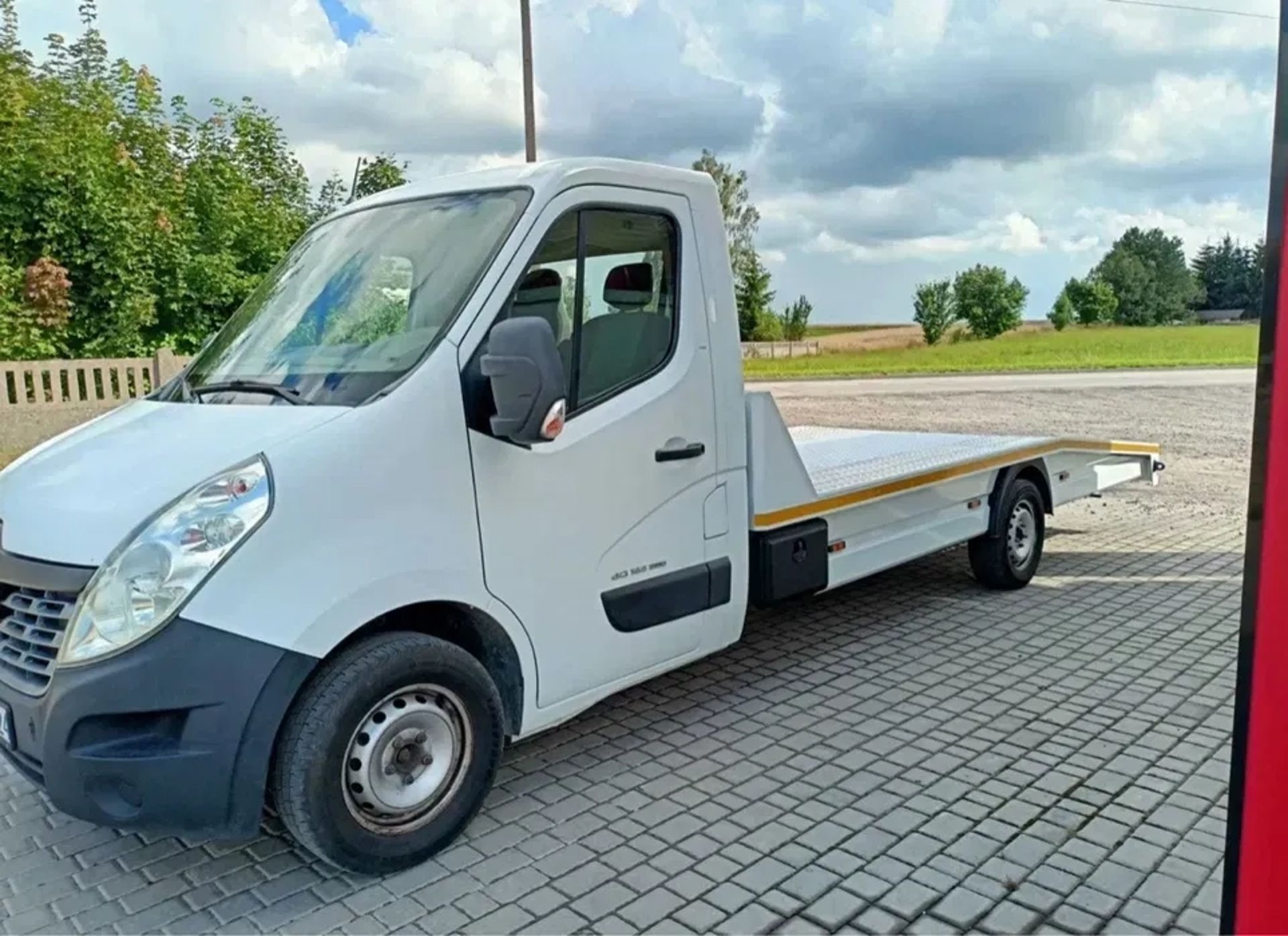 Евакуатор на базі шасі Renault Master з повною масою 3 500 кг