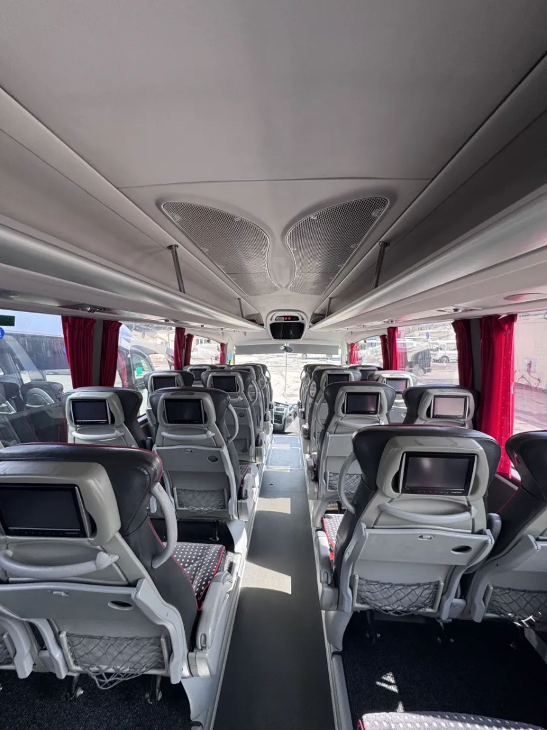 Автобус Neoplan 316 на 49 місць