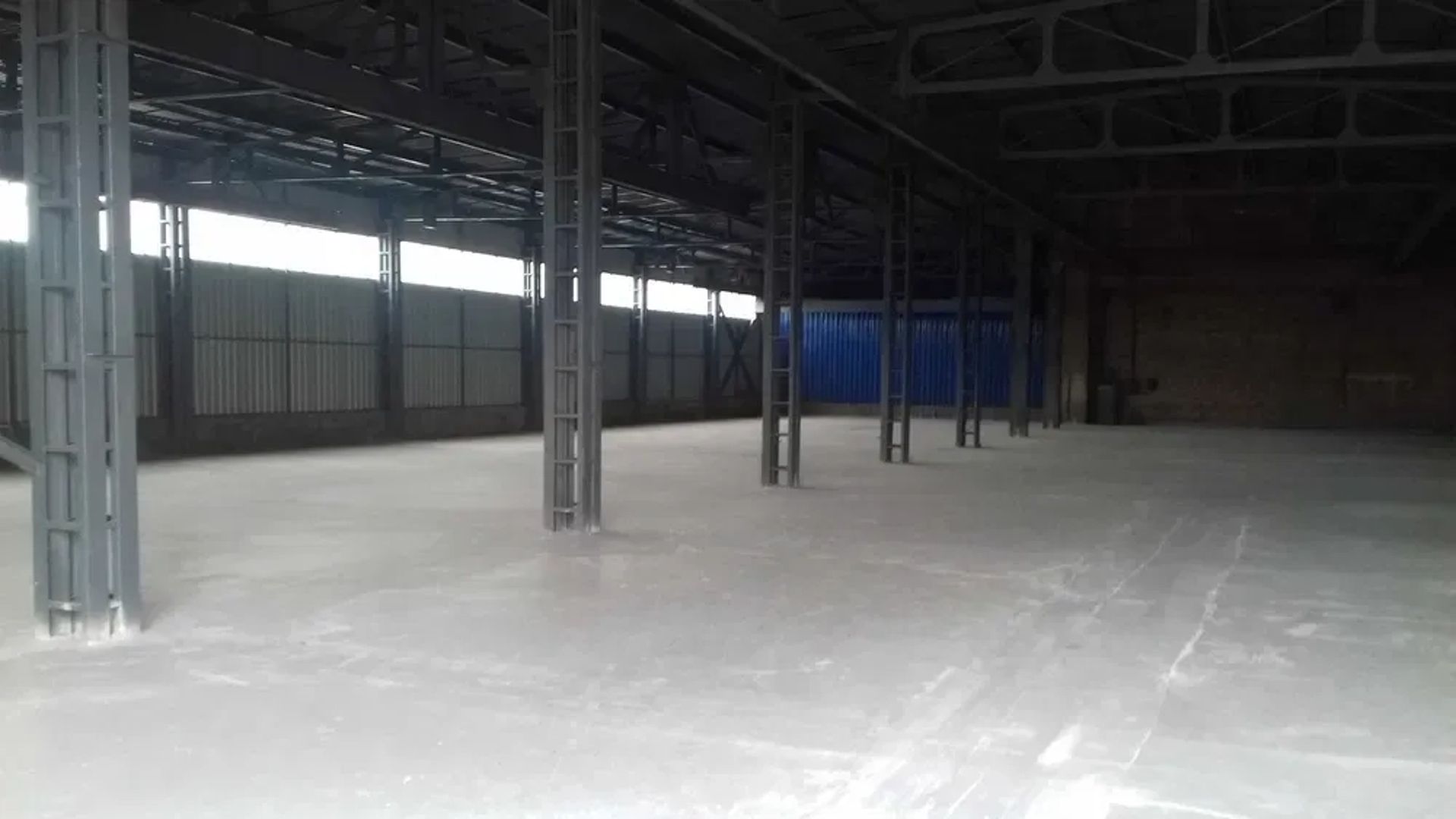 Склад 1200 кв.м. Дуже вигідне розташування. Хороші умови.