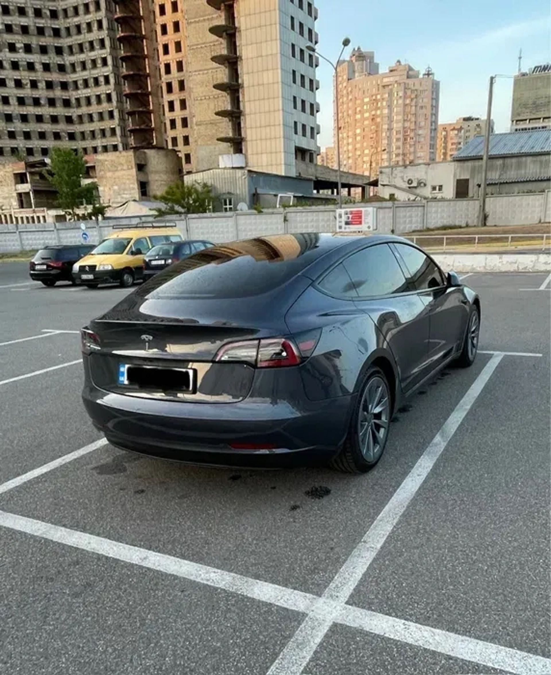Tesla 3 під таксі , під особисті цілі