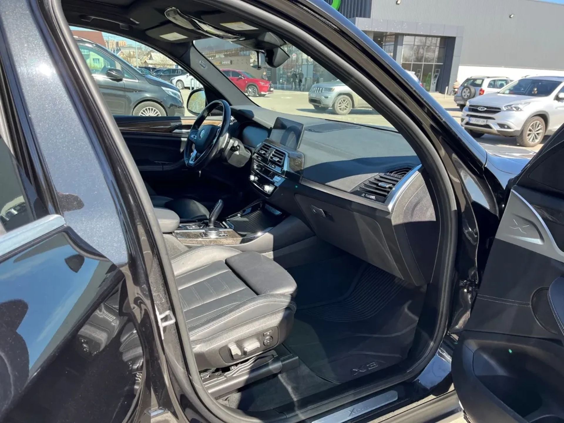 BMW X3 позашляховик комфорт-класу (2020)