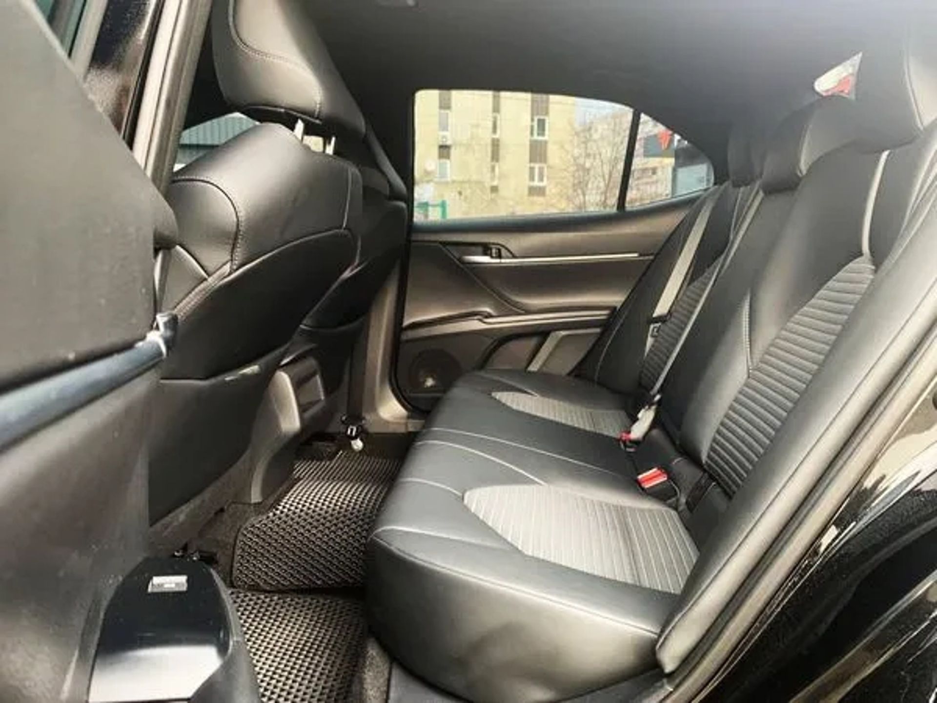 097 Toyota Camry V70 на весілля трансфер