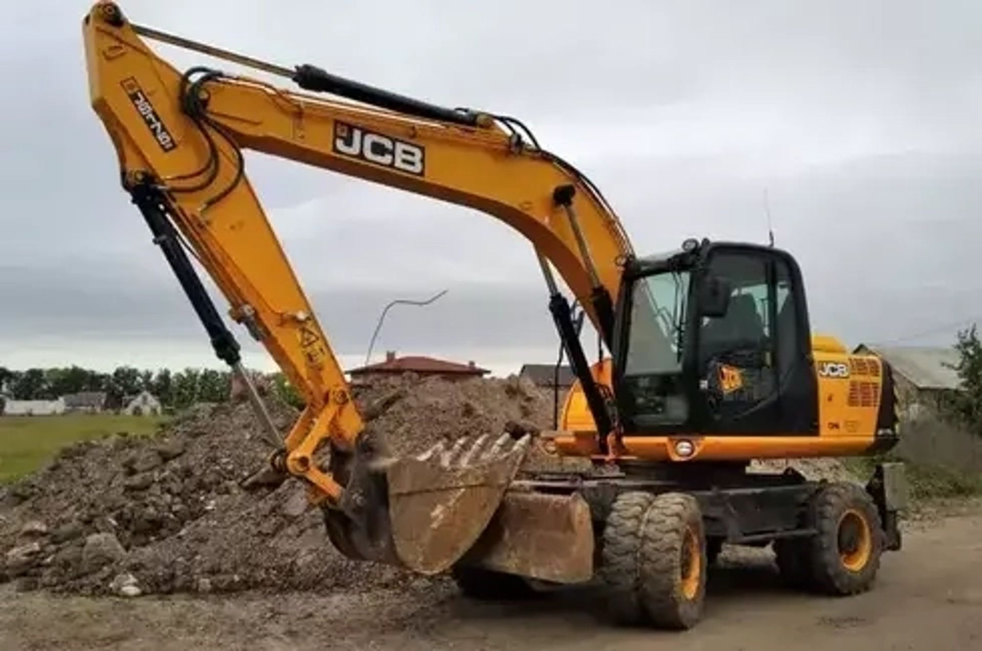 Повнопоротний екскаватор JCB JS175w