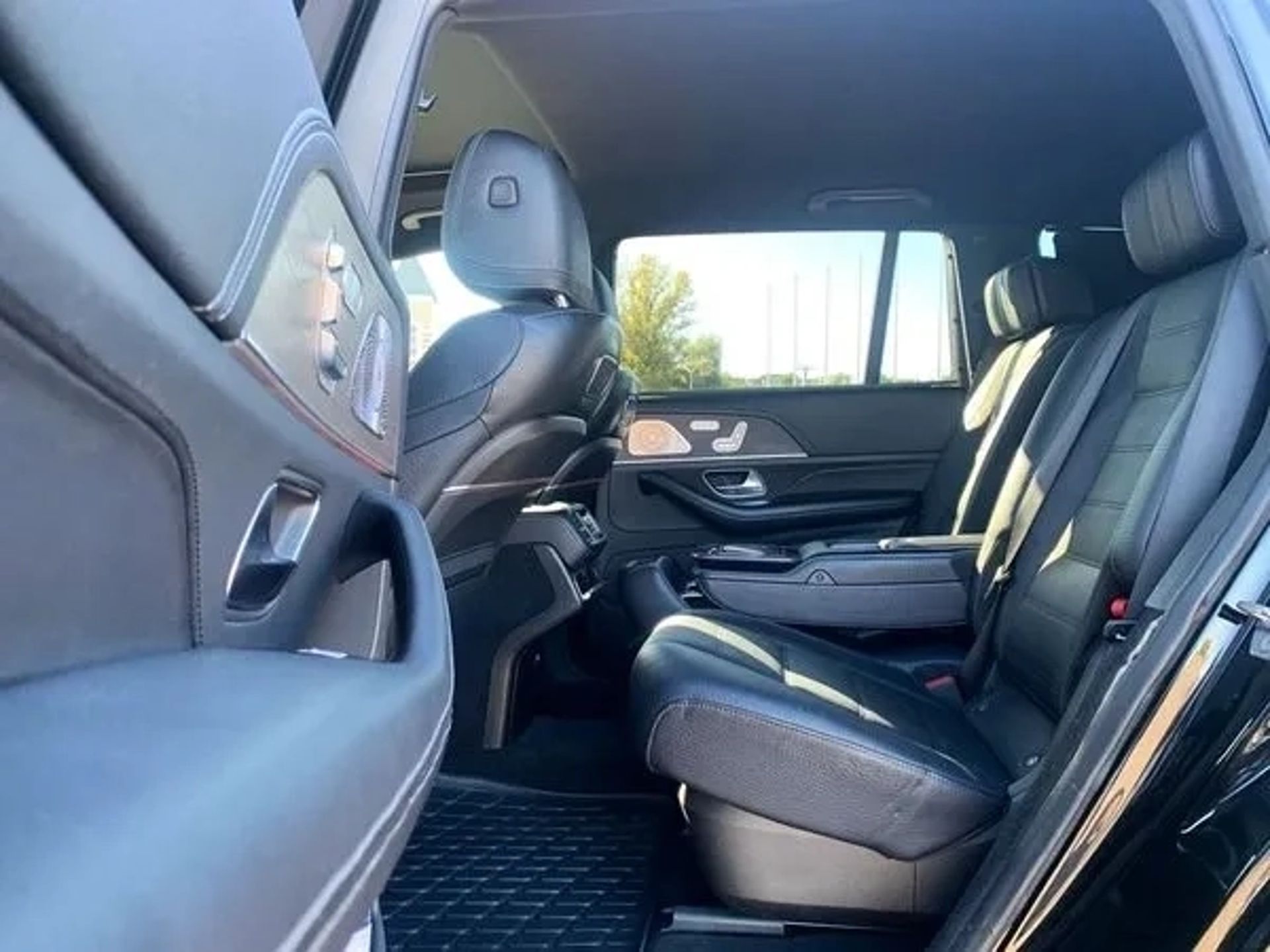 250 Позашляховик Mercedes-Benz Gls AMG 400
