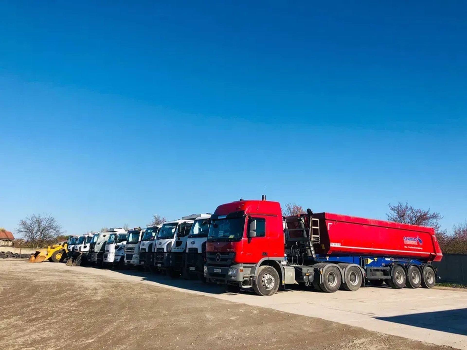Будівництво майданчиків , основу доріг та інши земельні роботи 1 000 грн. Договірна
