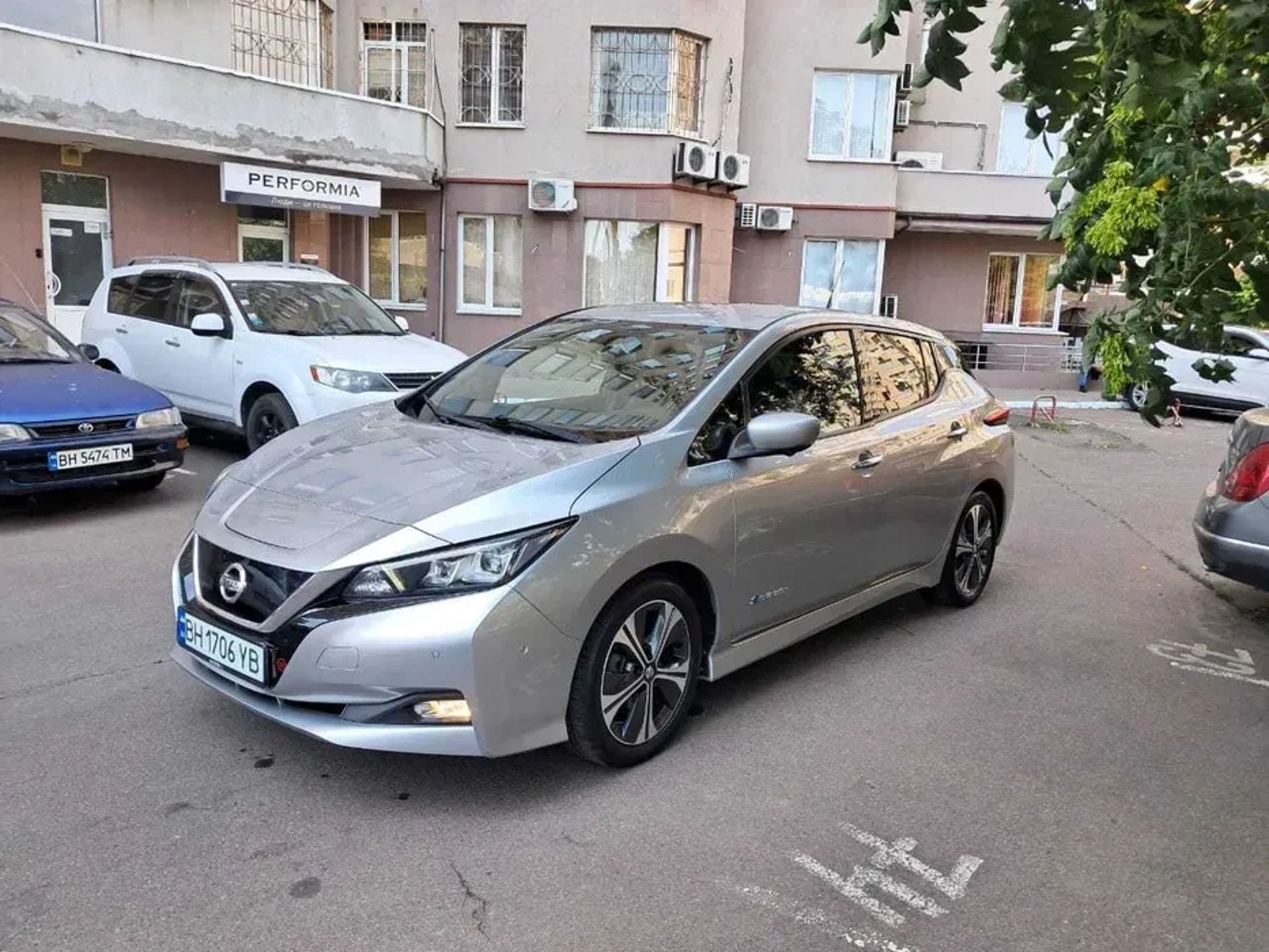 Авто Nissan Leaf