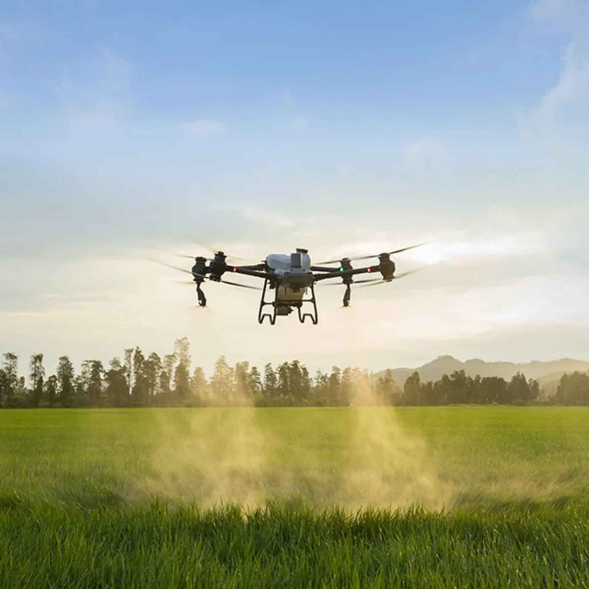 Агродрон DJI Agras T50 для обробітку сільськогосподарських угідь.