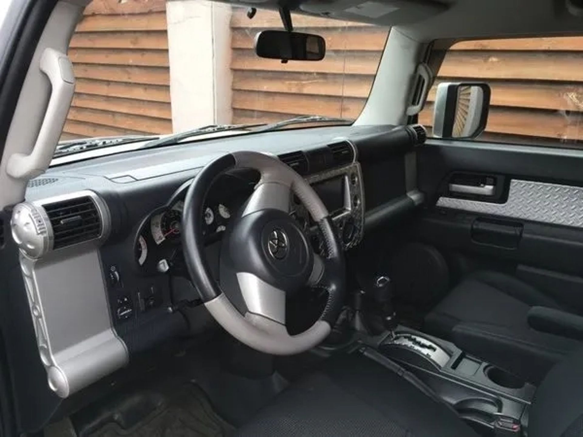 093 Позашляховик на весілля зйомки Toyota FJ Cruizer з водієм
