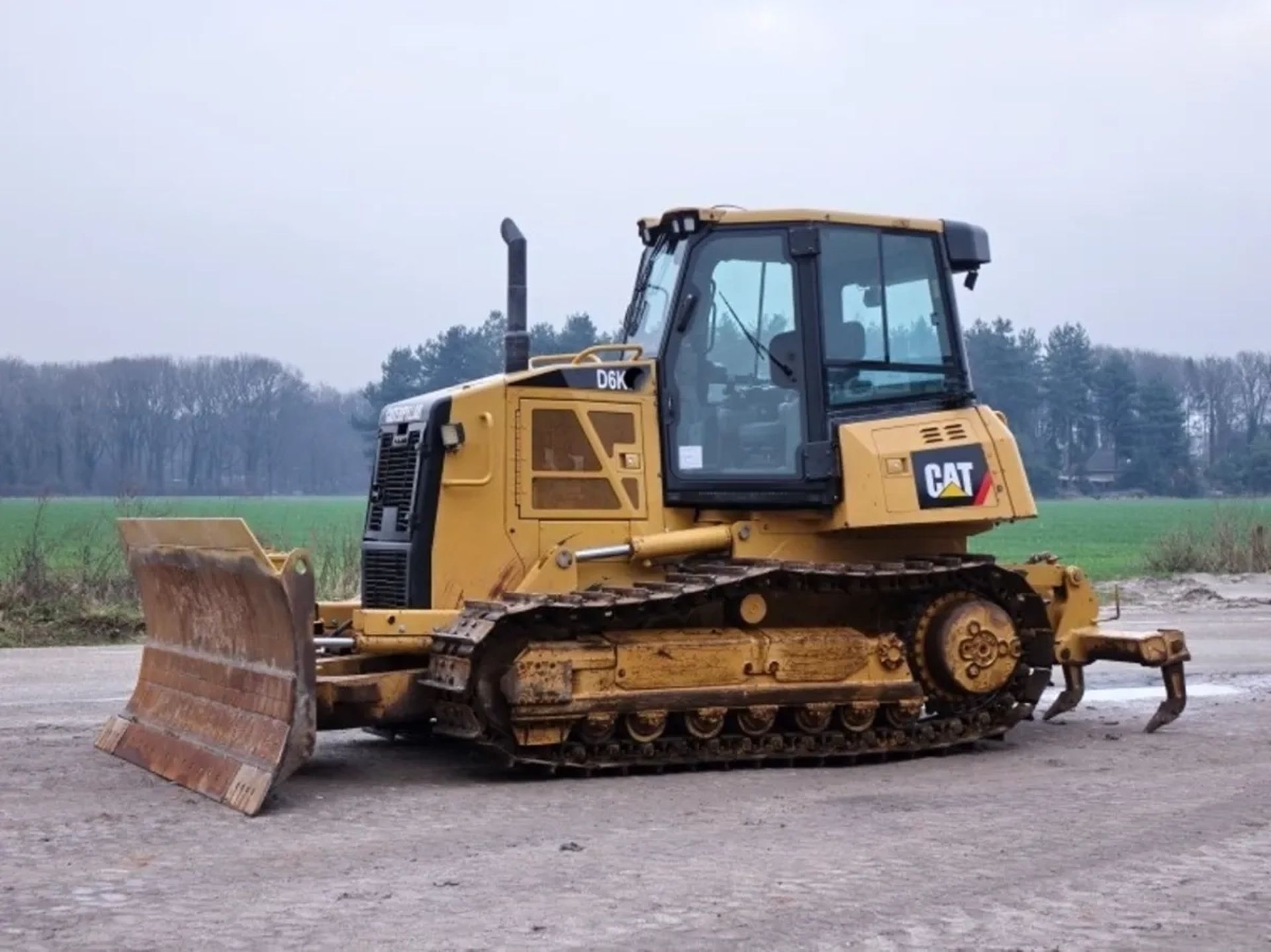 Бульдозер Caterpillar D6K на гусеничному ходу