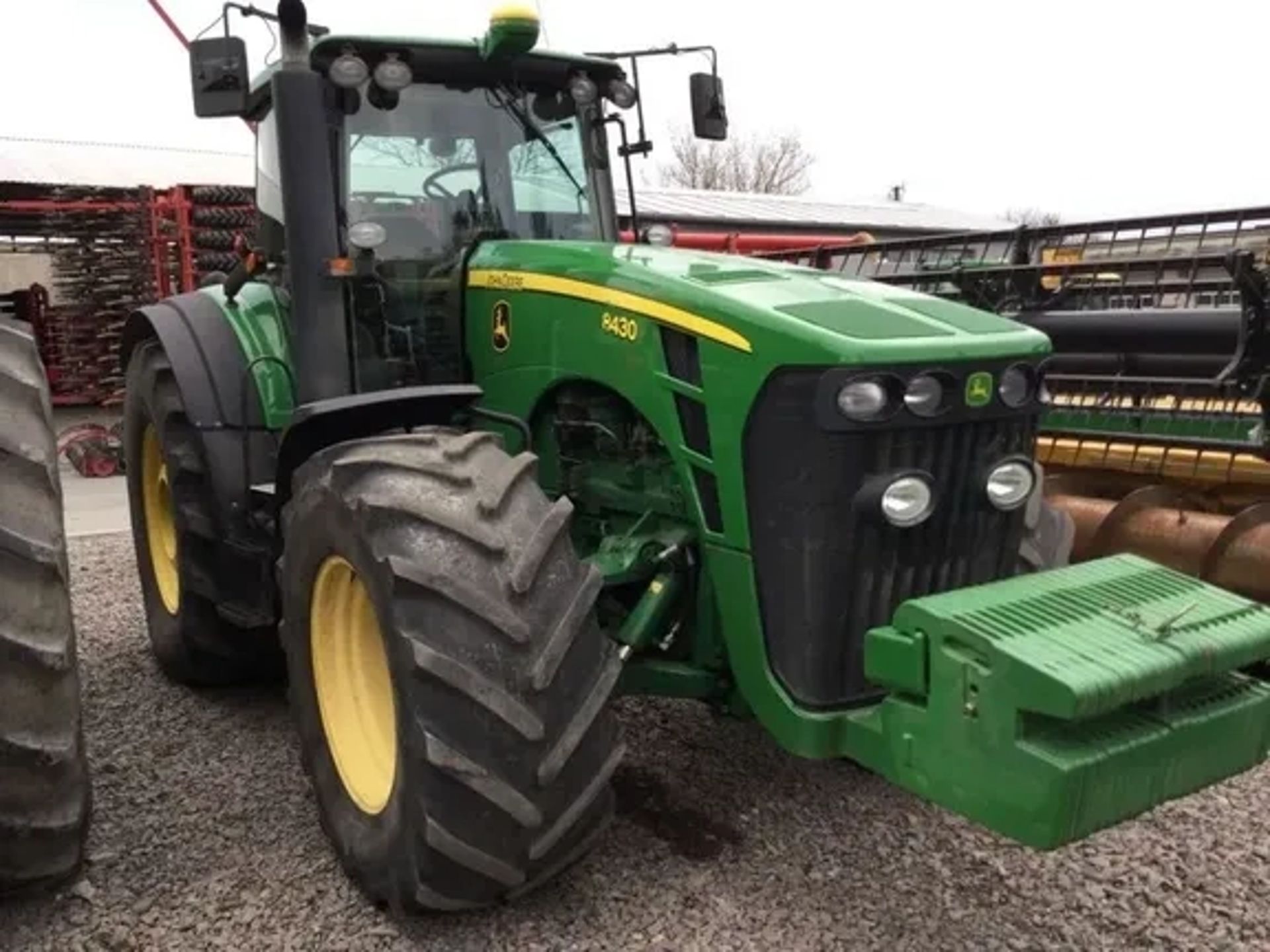 Трактор John Deere 8430: Потужний та Надійний