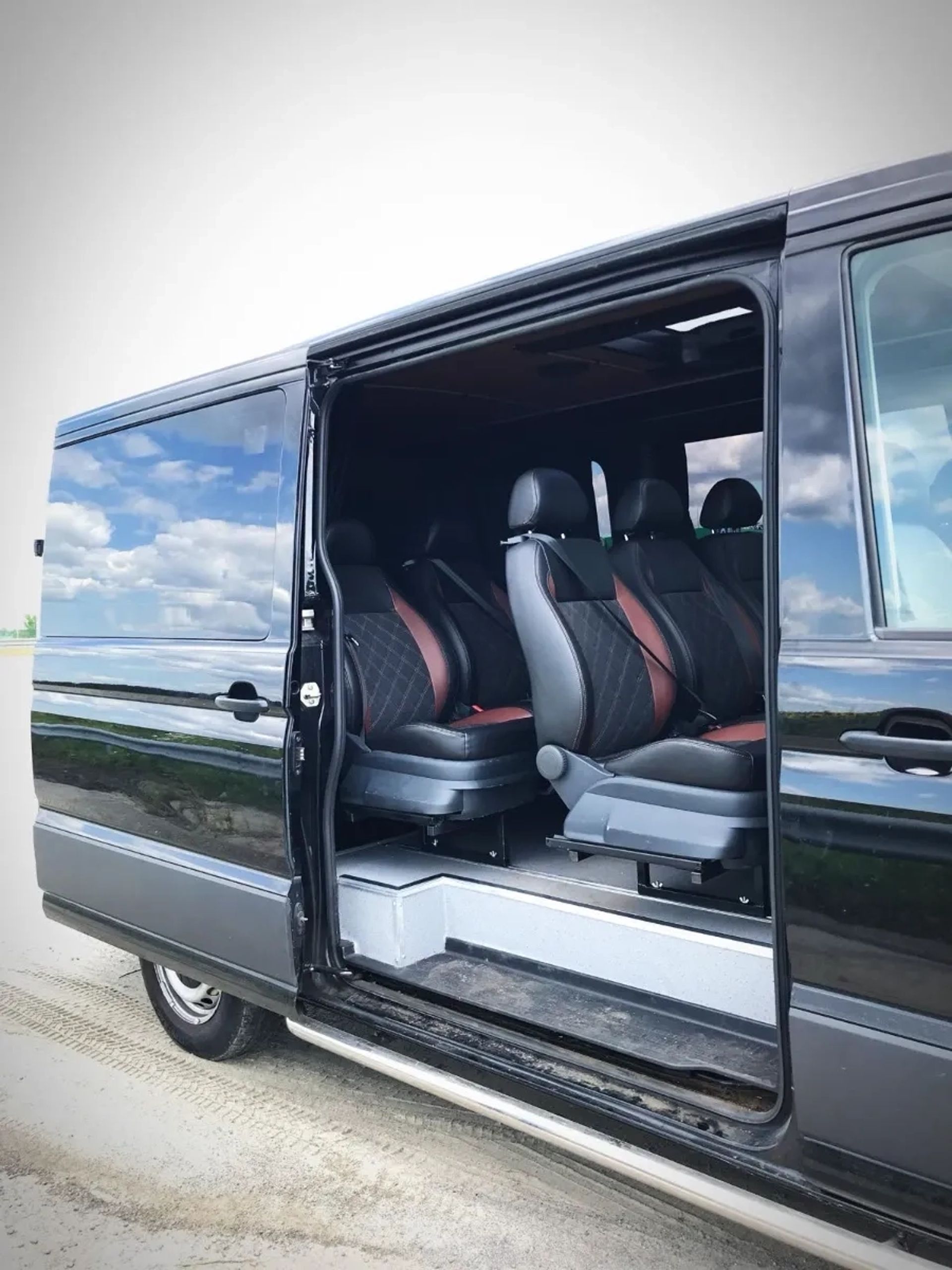 Мікроавтобус Volkswagen Transporter 2017 року