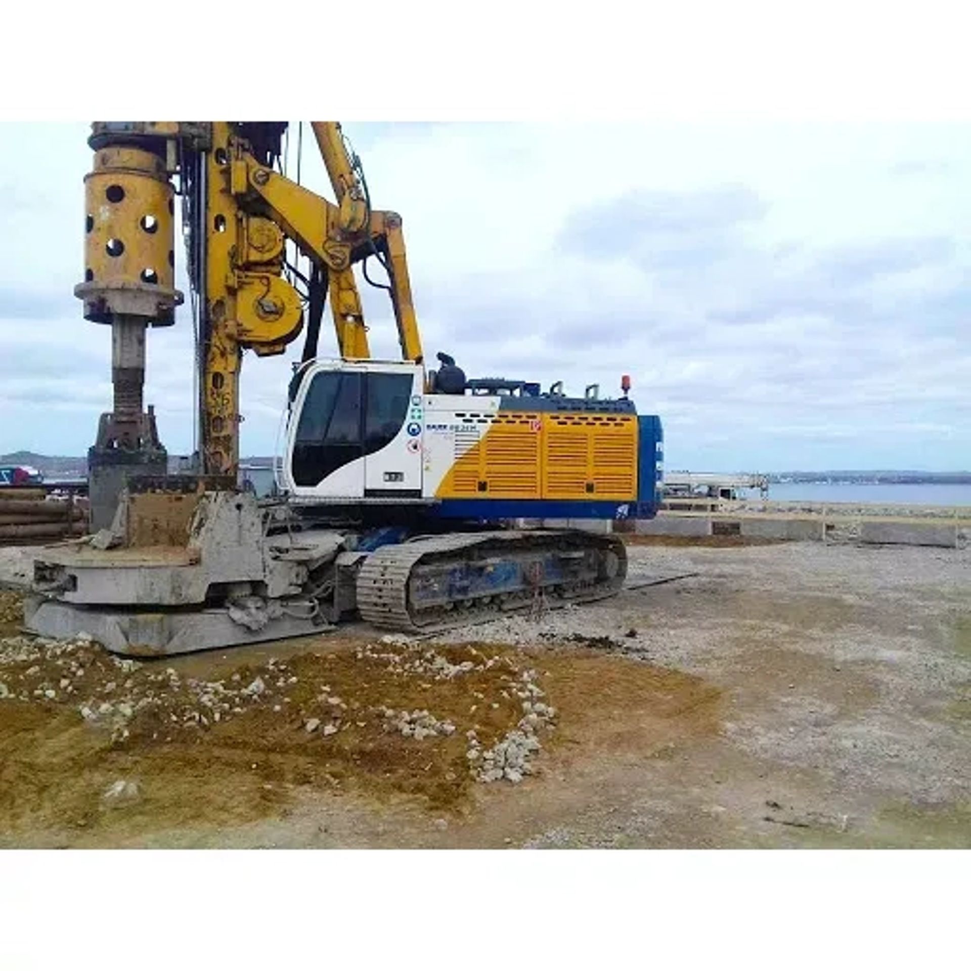 Бурова установка Bauer BG 28 650-1550 мм 45 м