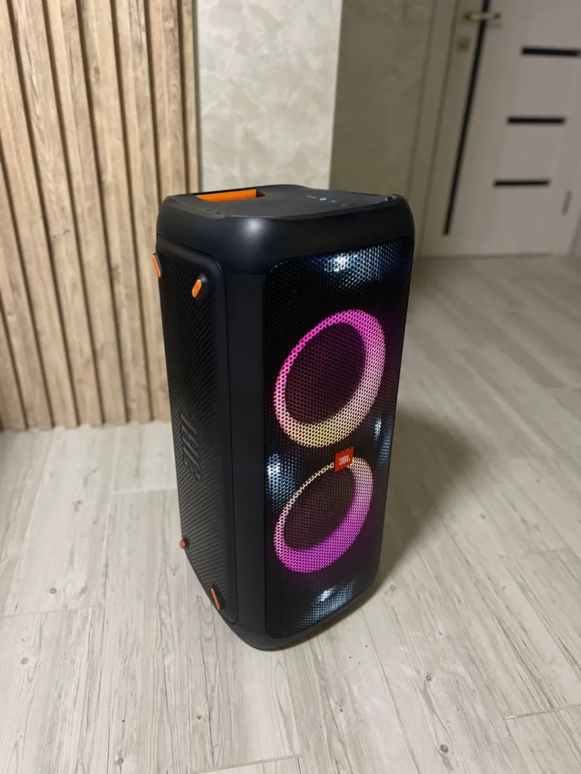 Колонка JBL PartyBox 300 - твій мобільний клуб