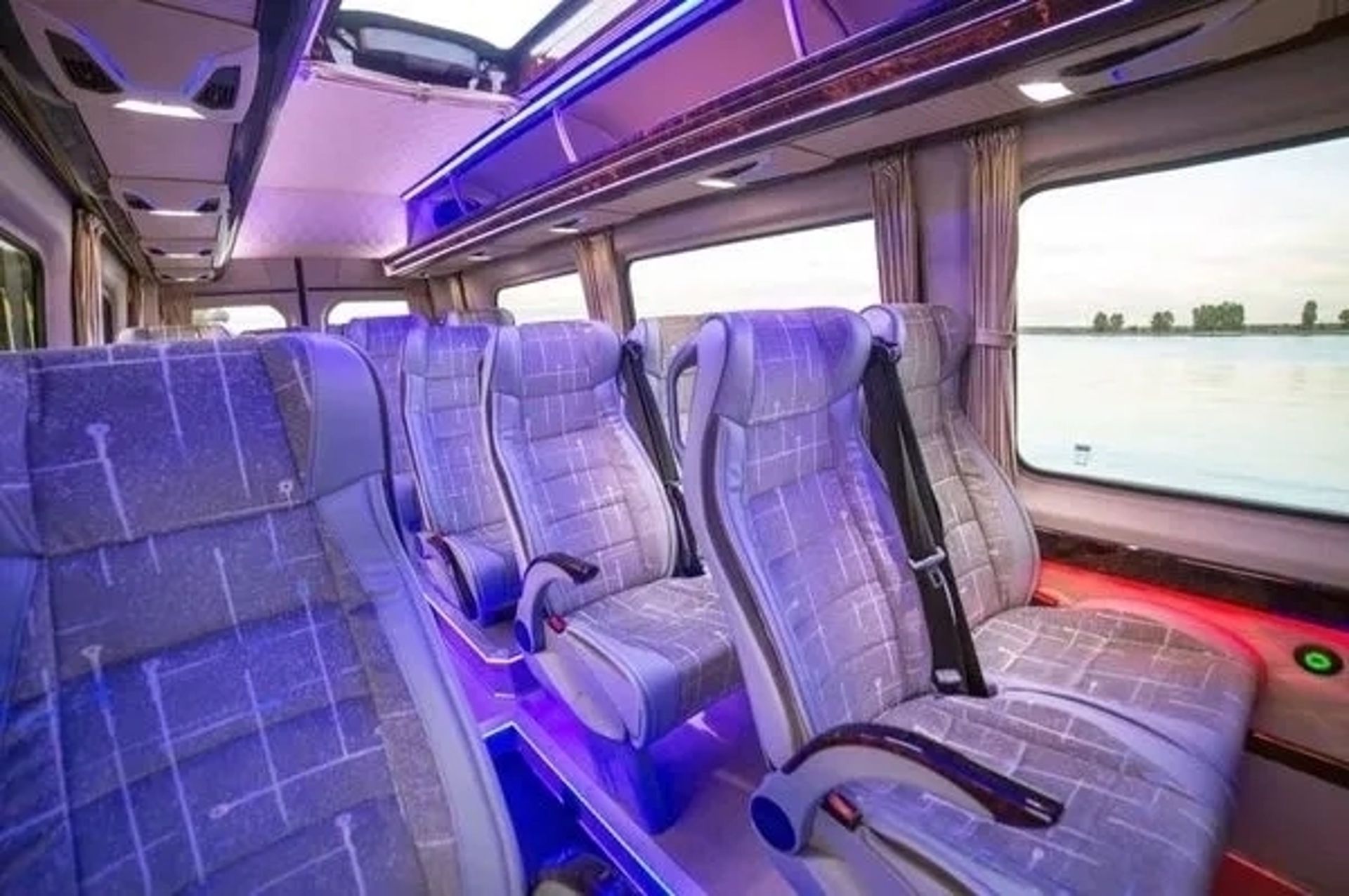 303 Мікроавтобус на весілля Mercedes-Benz Sprinter