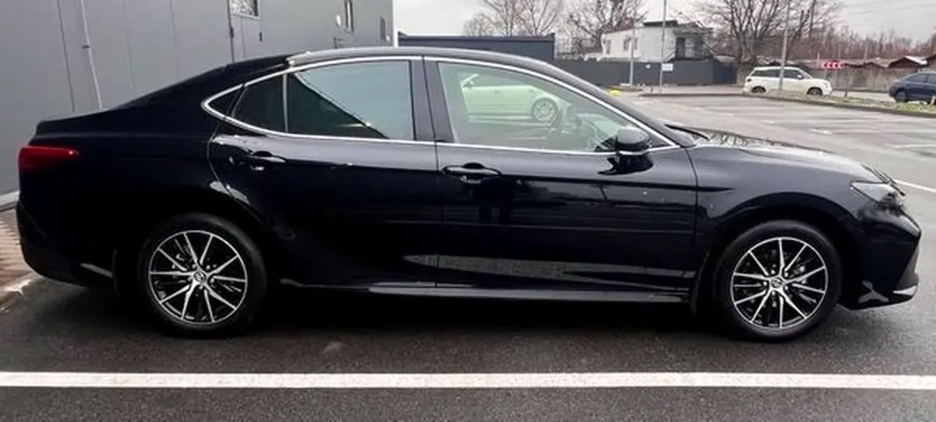 422 Toyota Camry V80 чорна — авто на весілля та трансфер