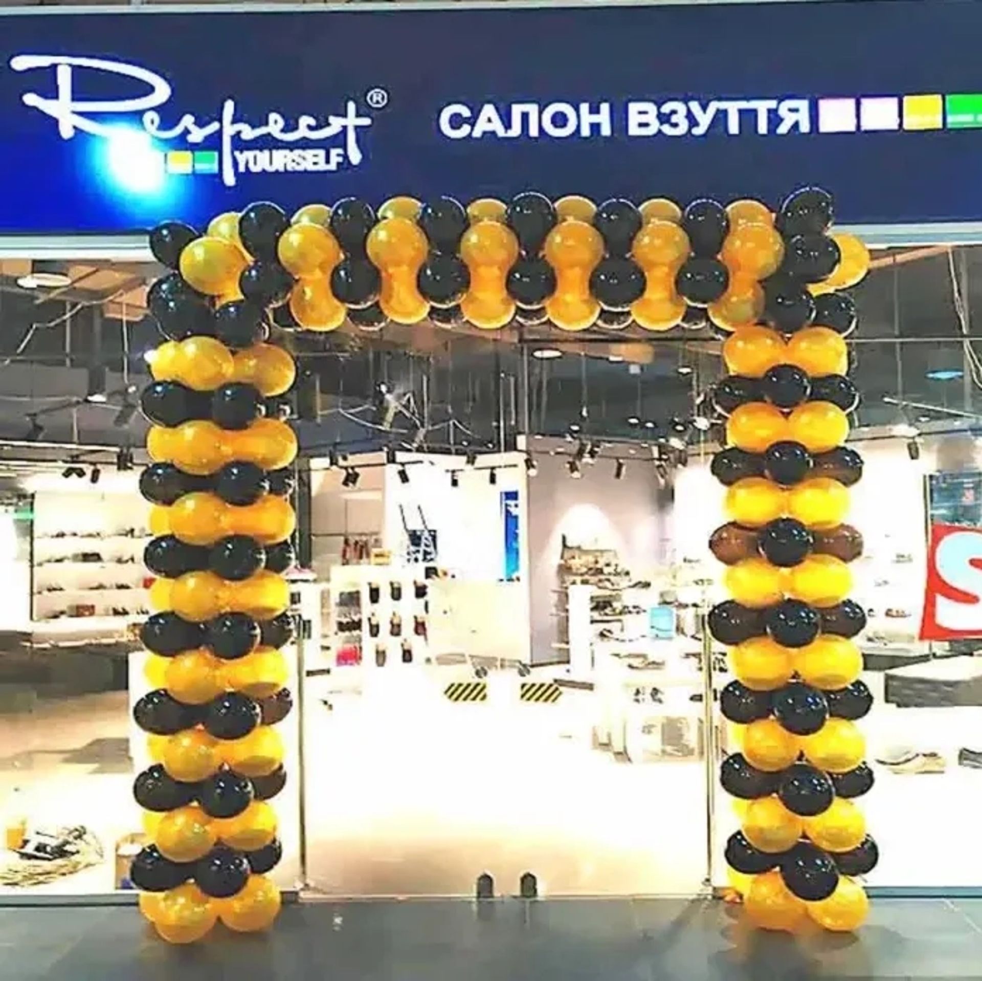 Оформлення кульками магазинів на відкриття, річницю, акції