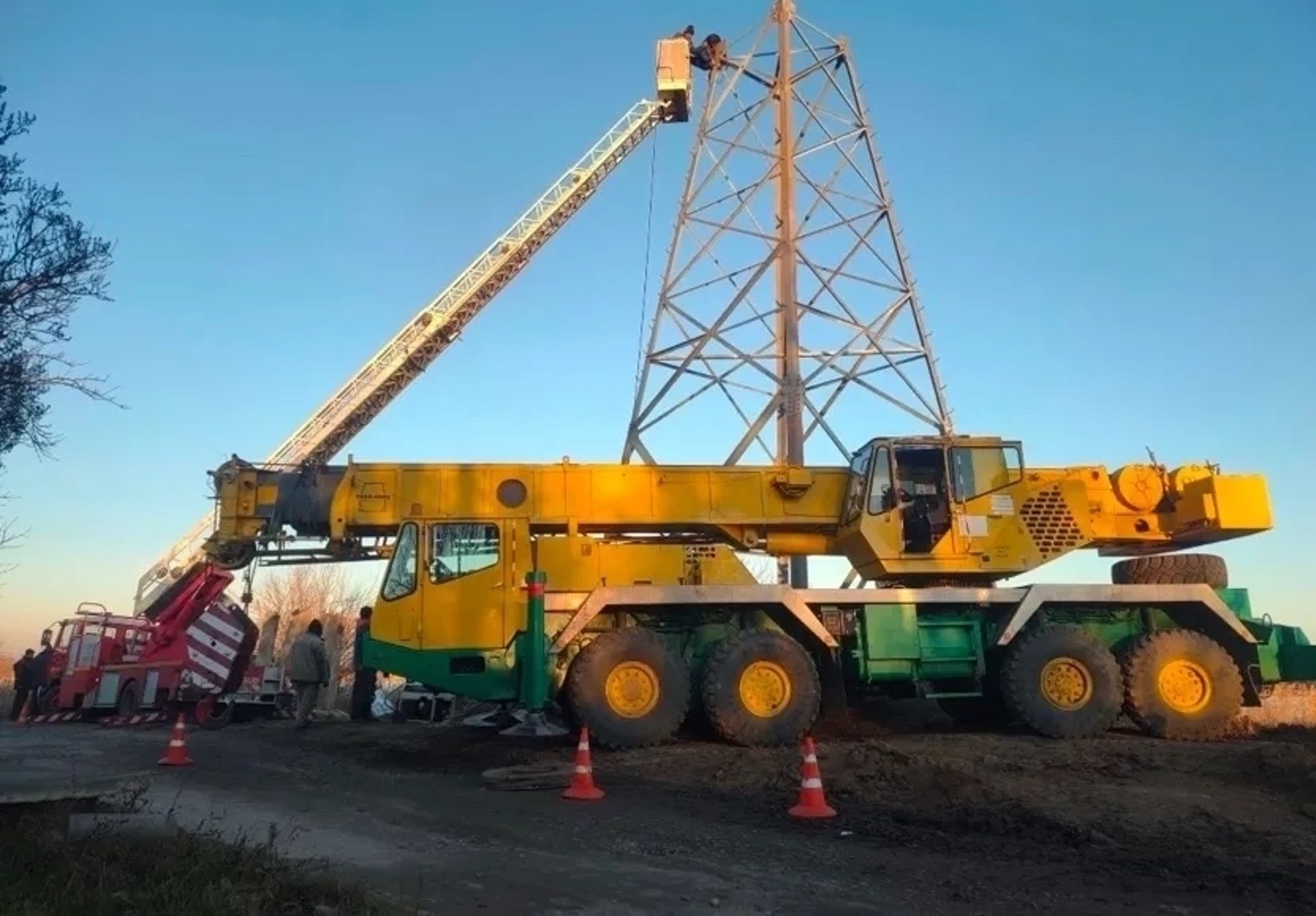 Автокран Liebherr LTM 1050 для монтажу промислового обладнання