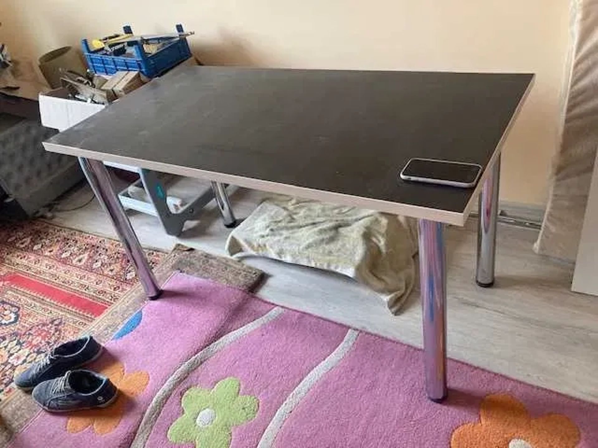 Столи та столикі