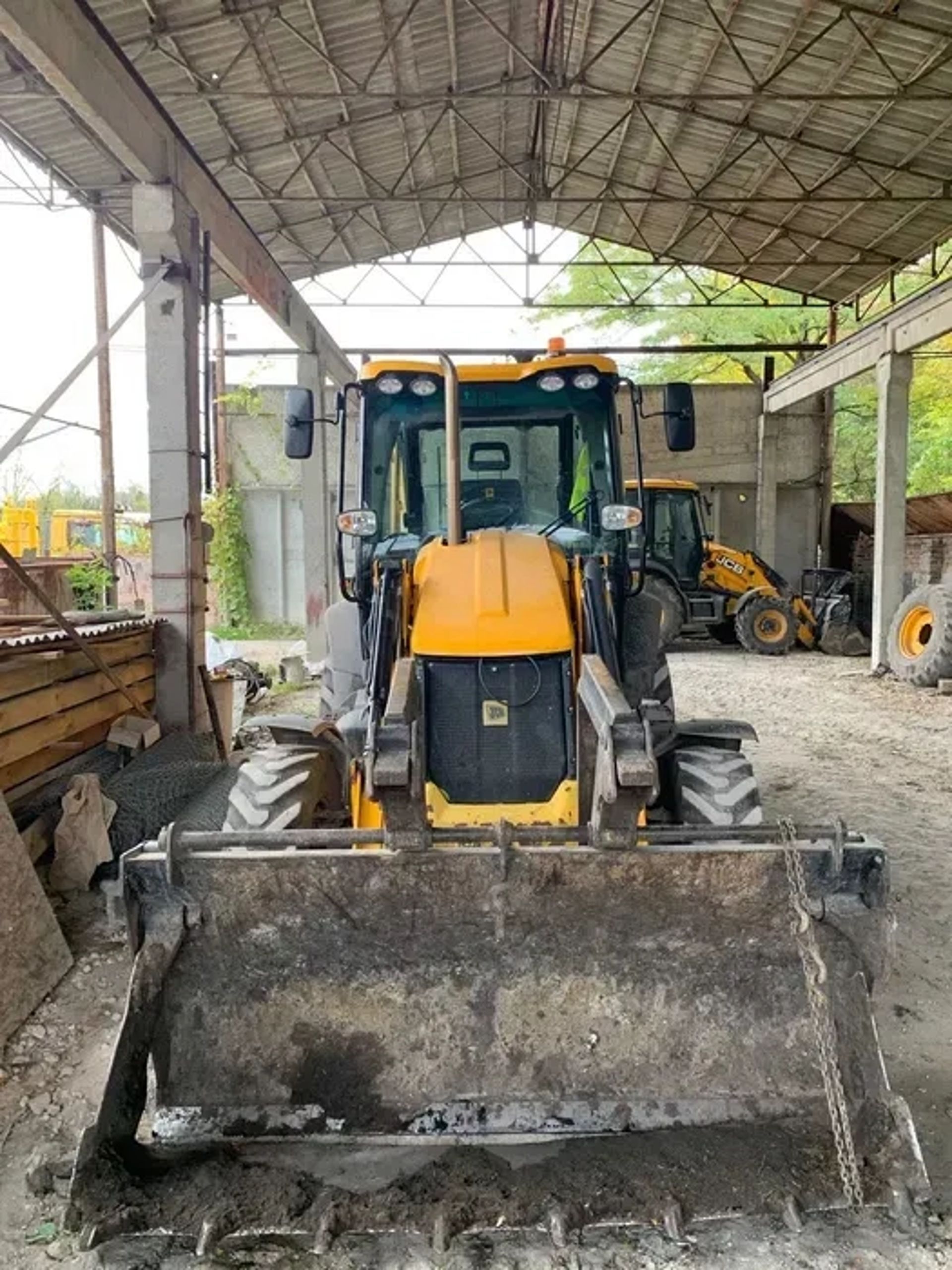 Послуги спецтехніки екскаватора-навантажувача JCB 3cx БУСЬК